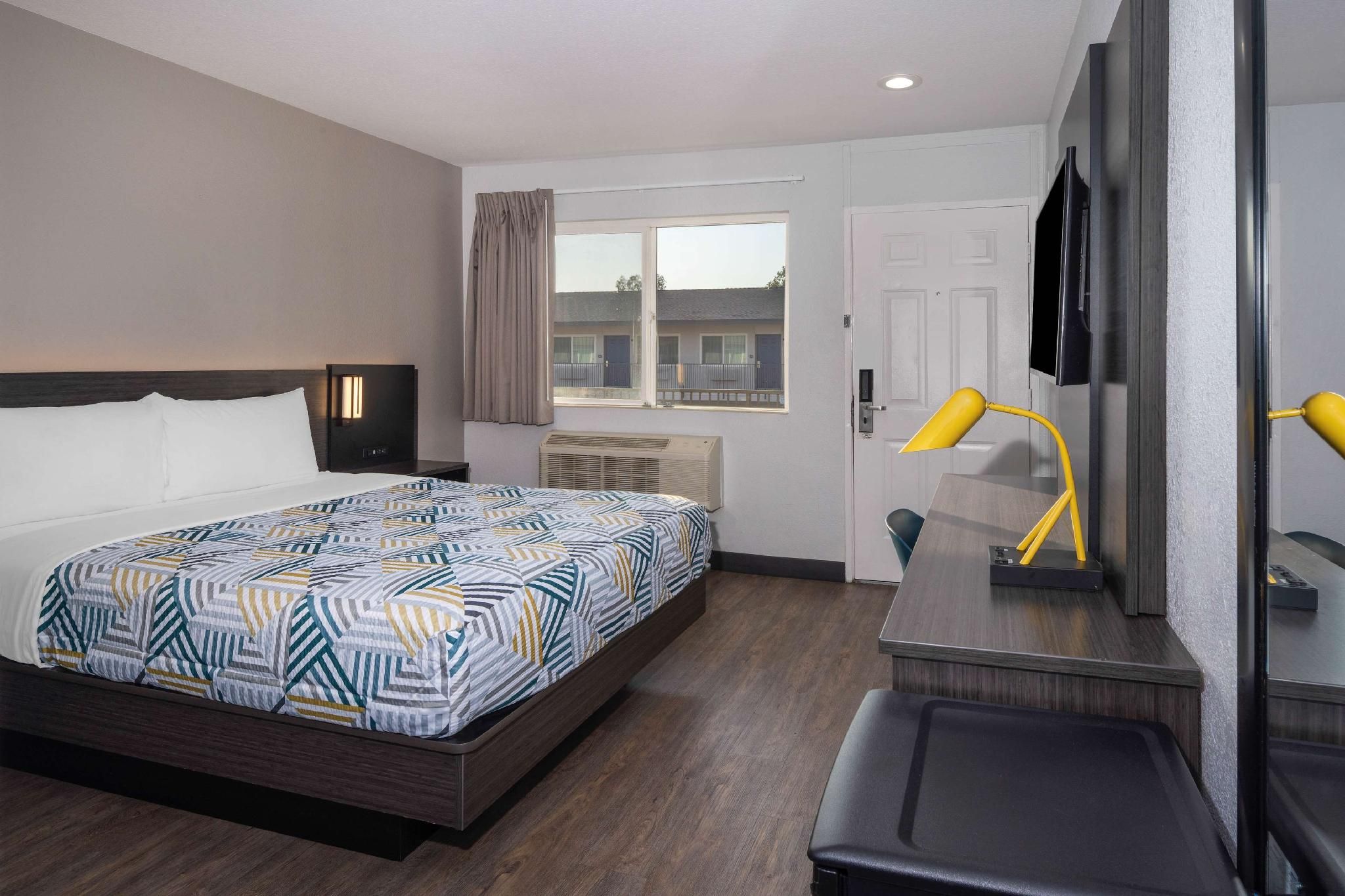 1 Queen Bed | Mini Fridge