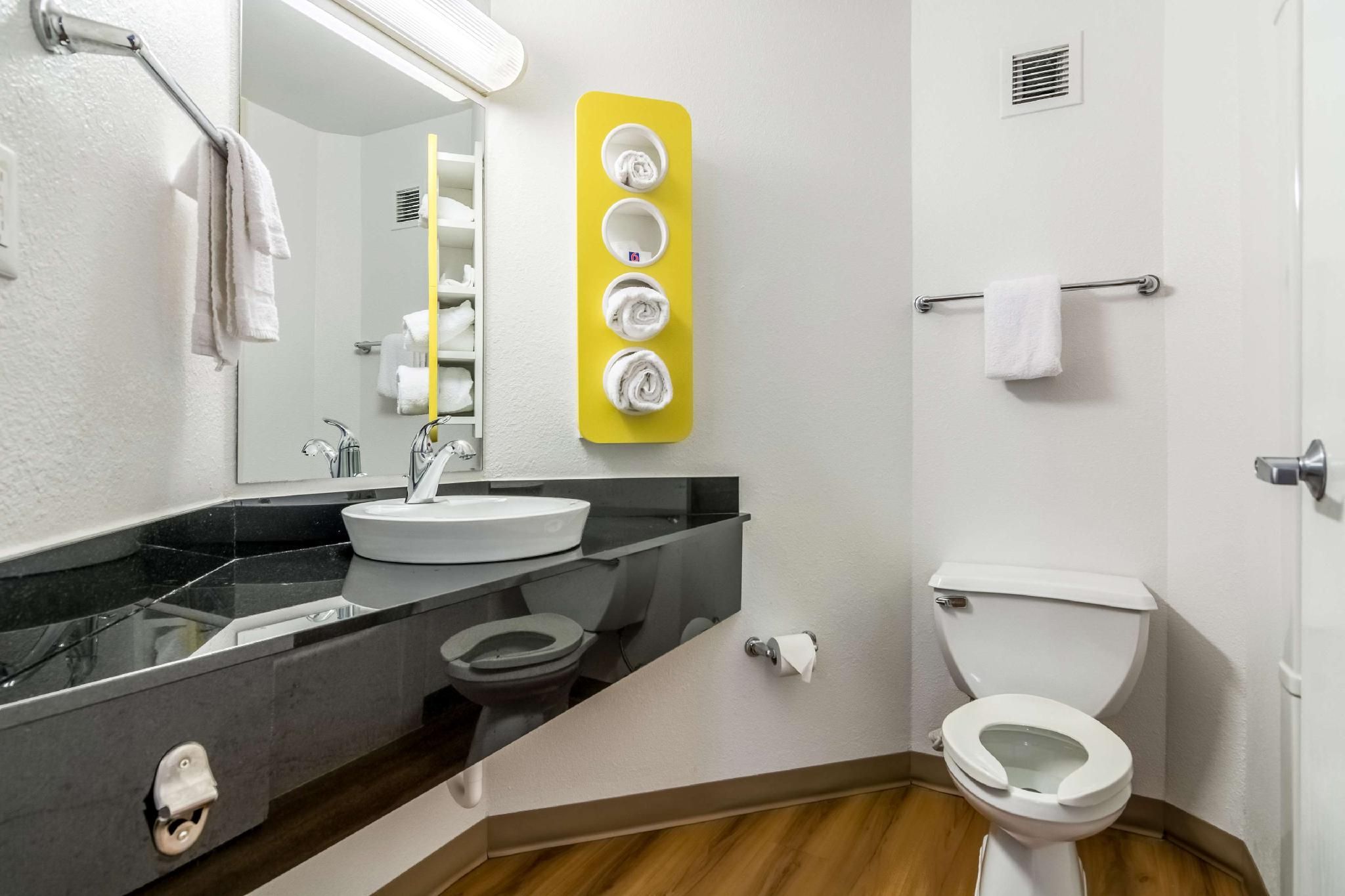 2 Full Beds Accessible with Kitchenette Non-Smoking