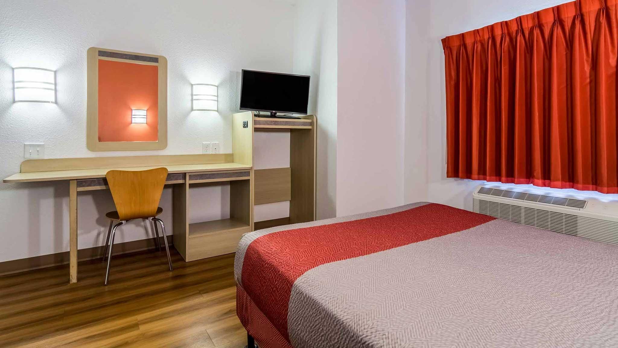 1 Full Bed | ADA/Tub/Micfridge, Smoking