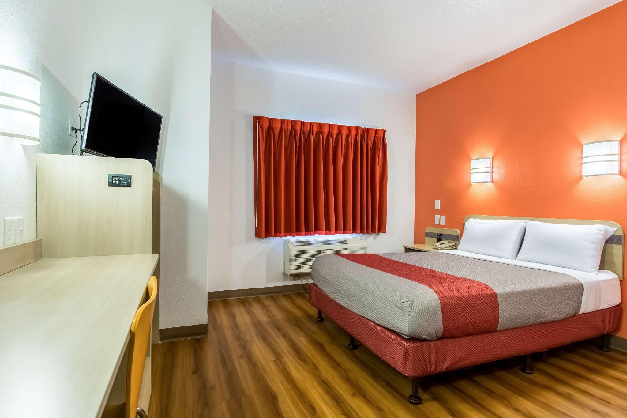 1 King Bed