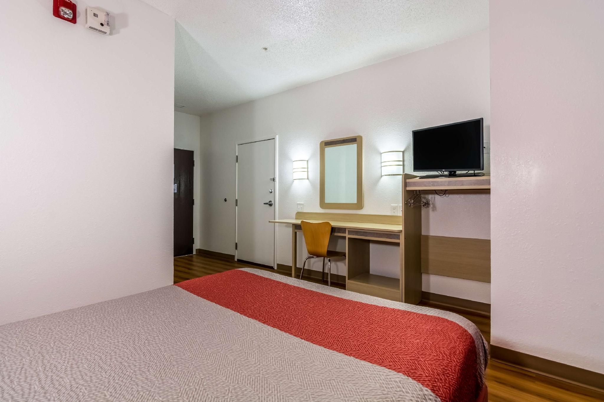1 King Bed