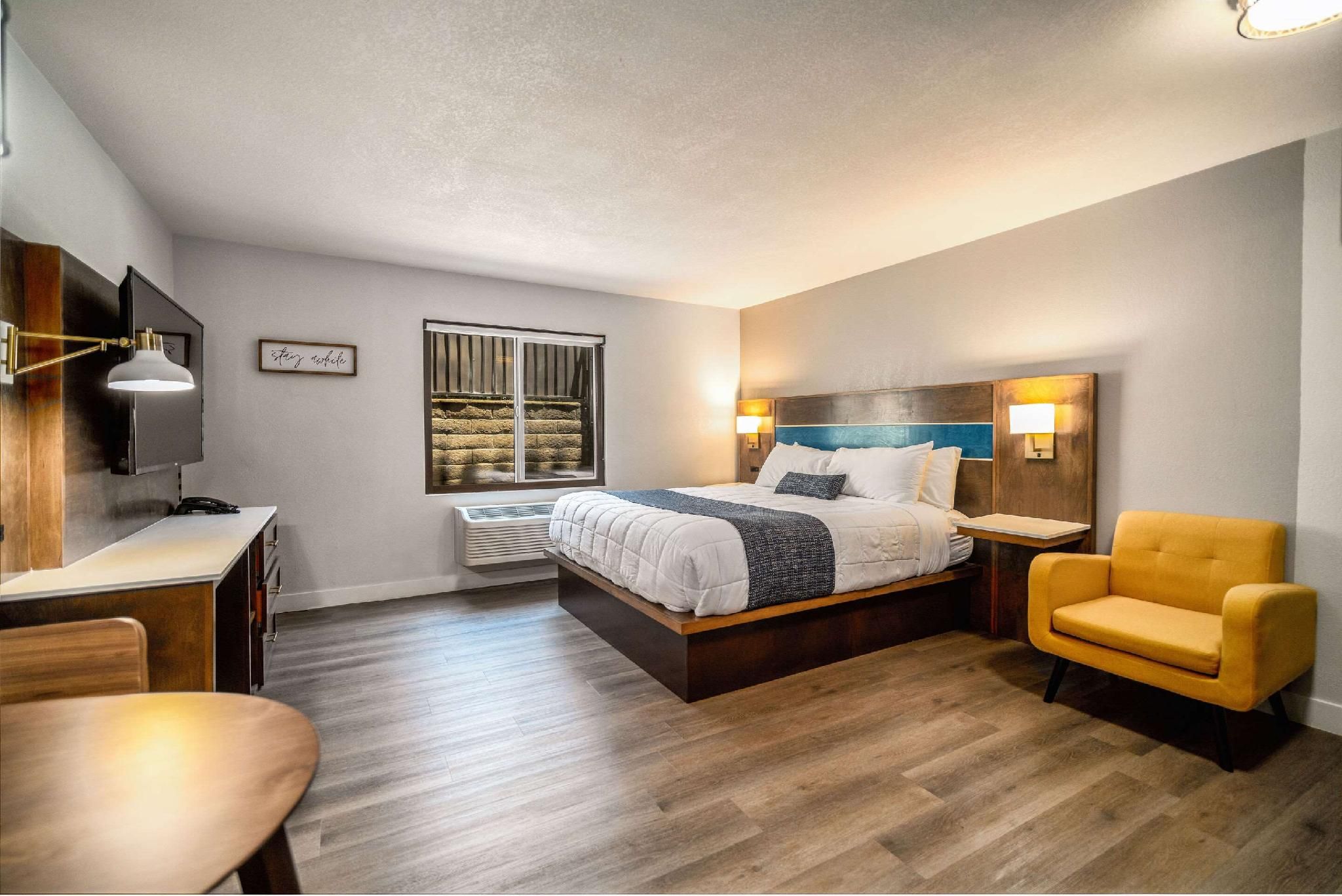 1 King Bed, Suite, Nonsmoking, Accessible
