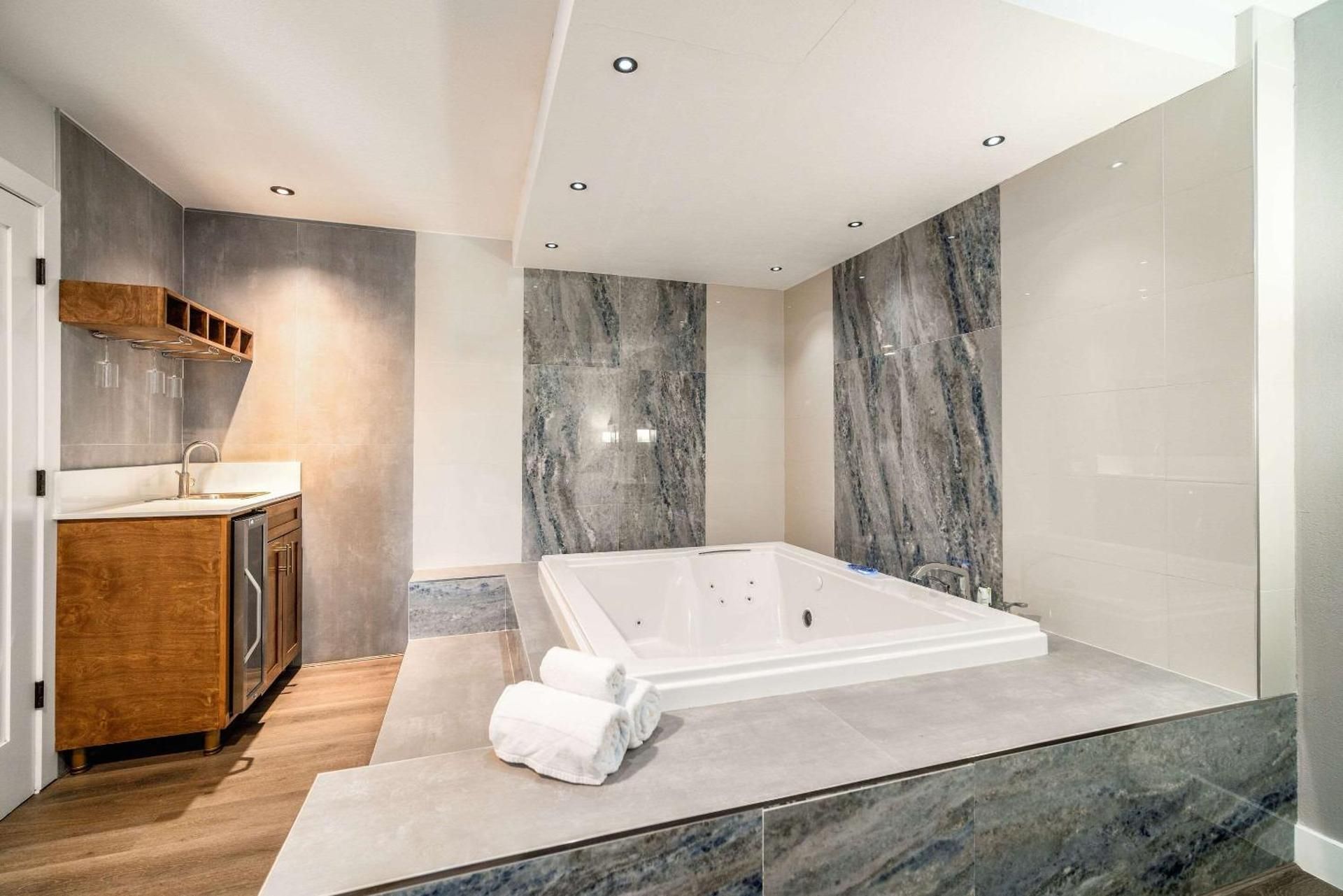 King Suite with Spa Bath
