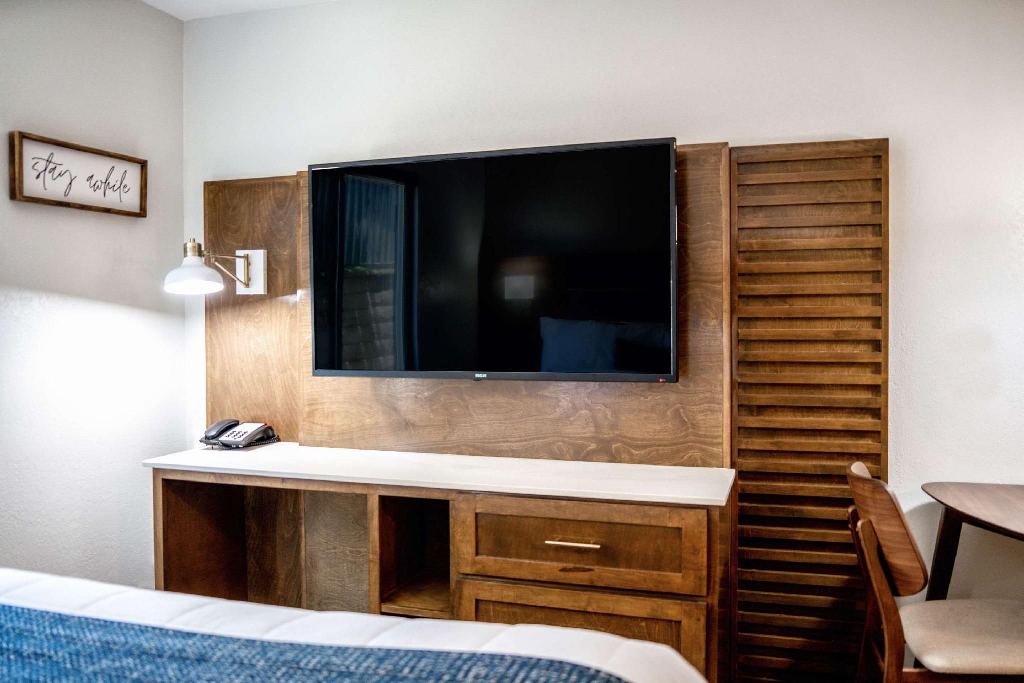 2 Queen Beds, Suite, Nonsmoking