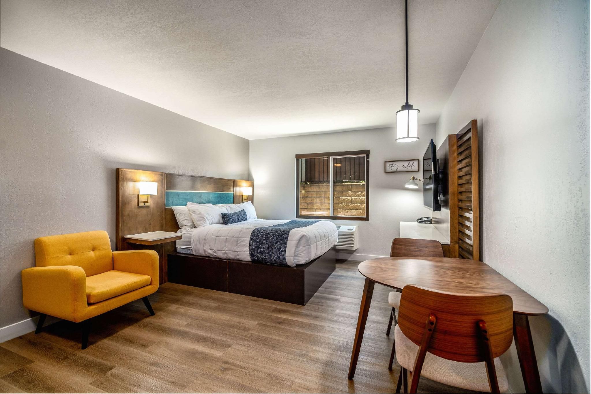 1 Queen Bed, Suite, Nonsmoking, Accessible