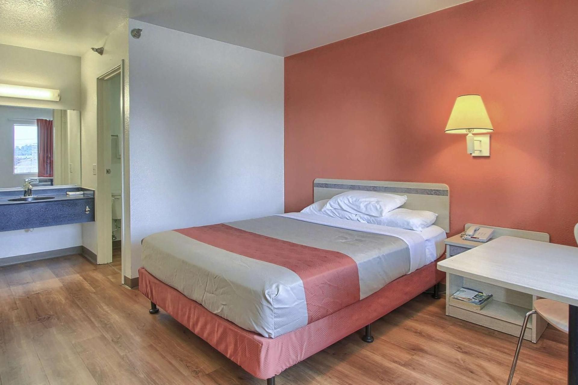 Motel 6 New Cumberland, PA - Harrisburg - Hershey South Queen Room - Disability Access - Roll in Shower 2