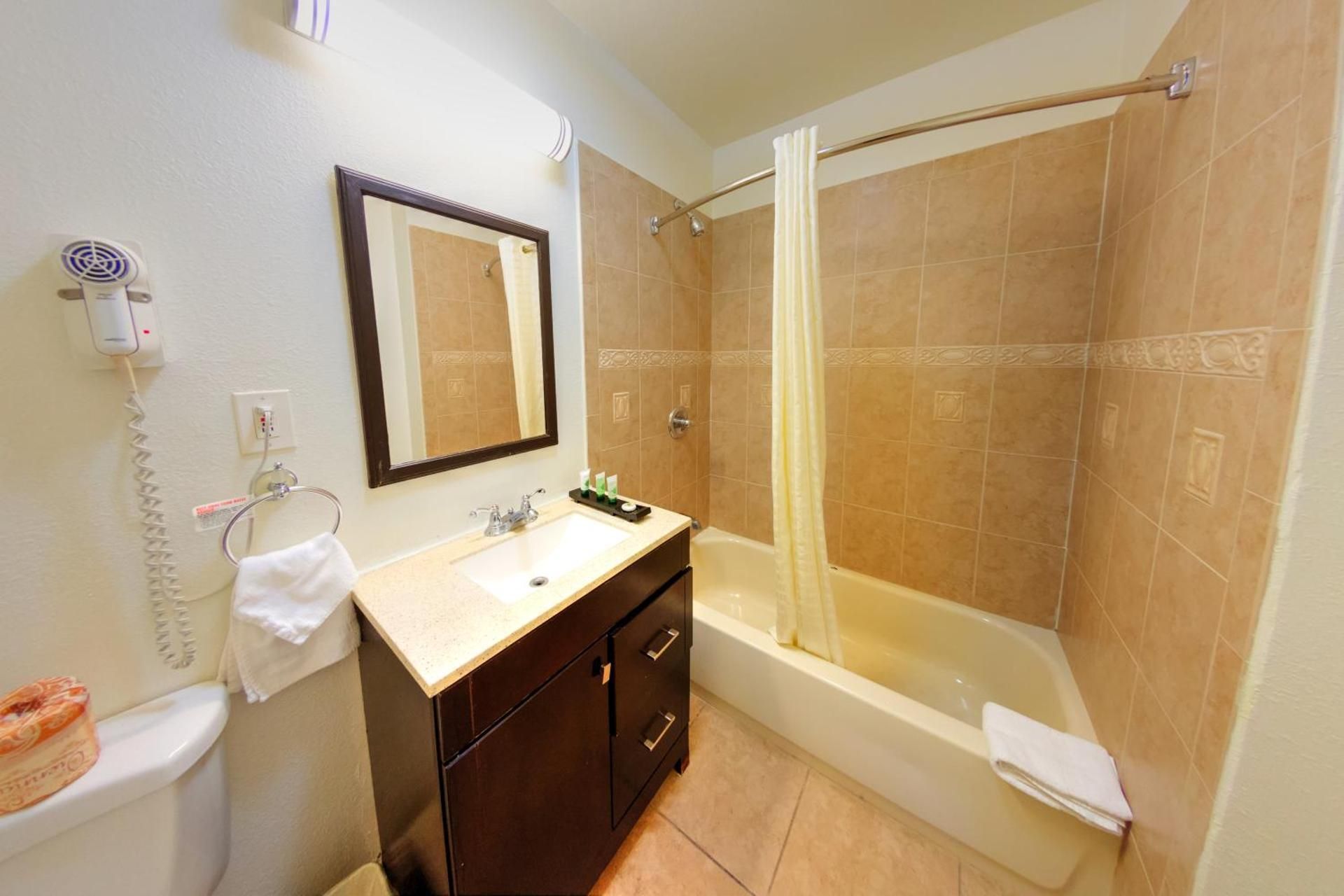 Palm Tropics Motel Two Queen Beds 3