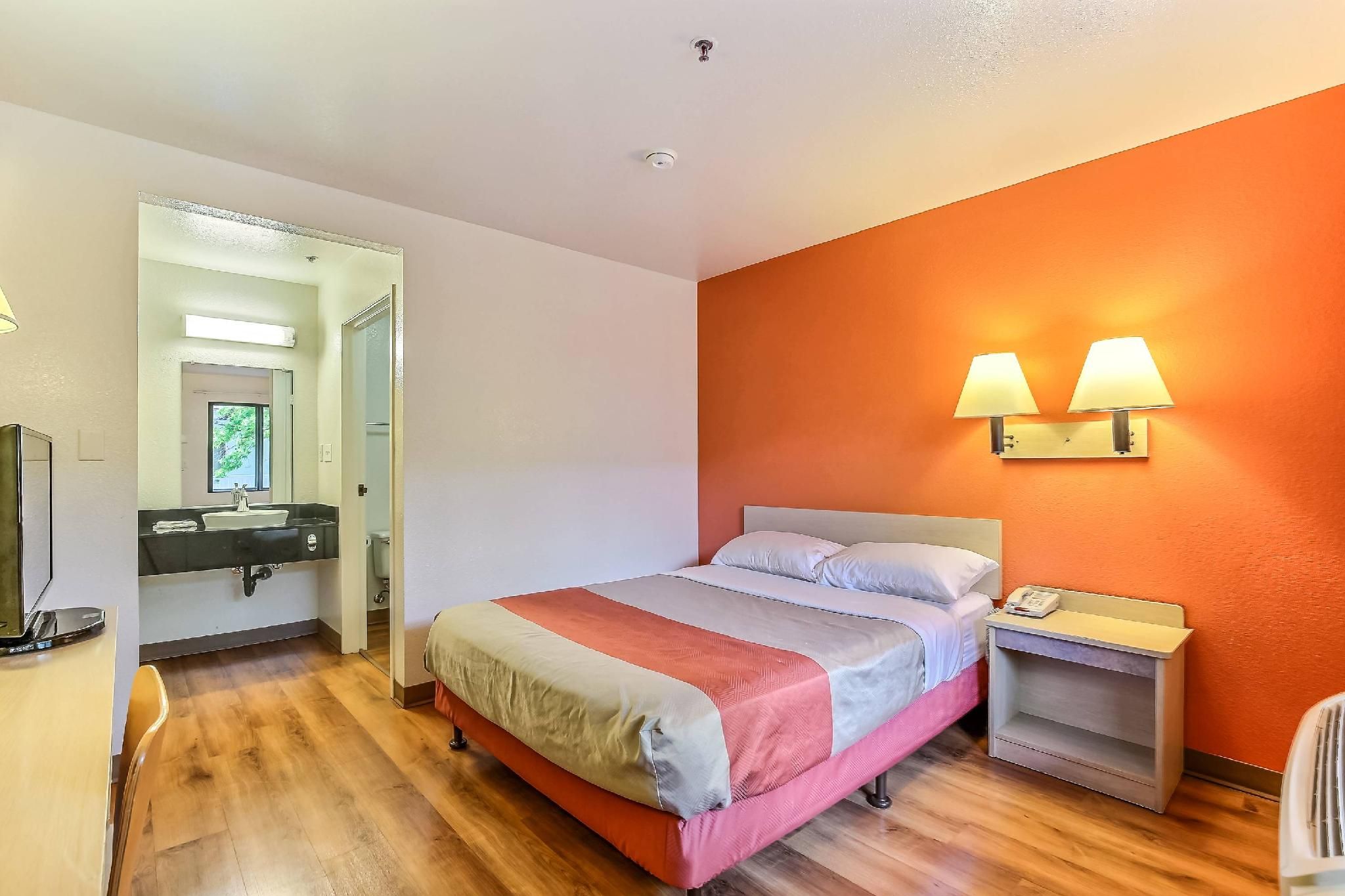 1 Full Bed
