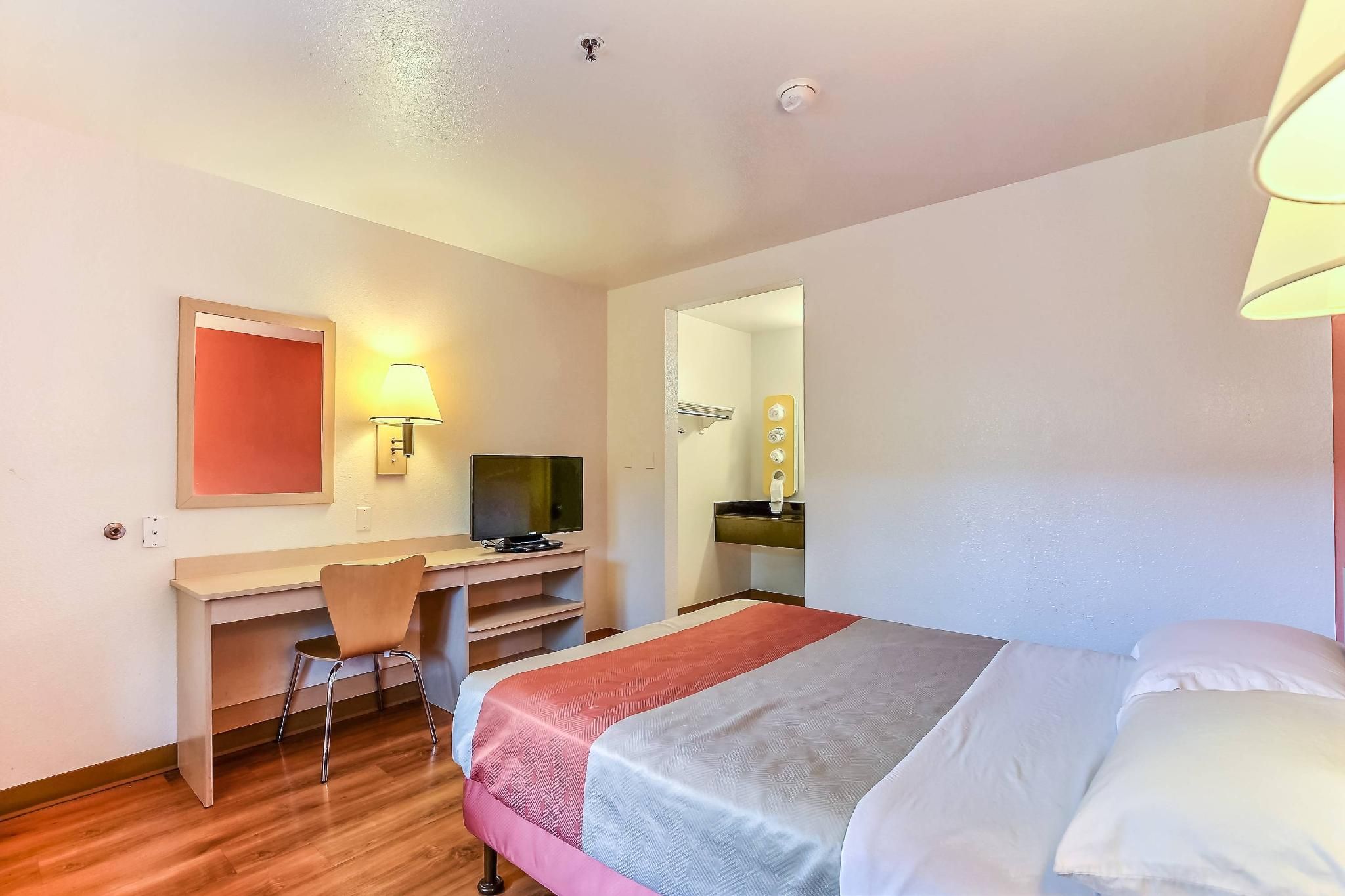 1 Full Bed