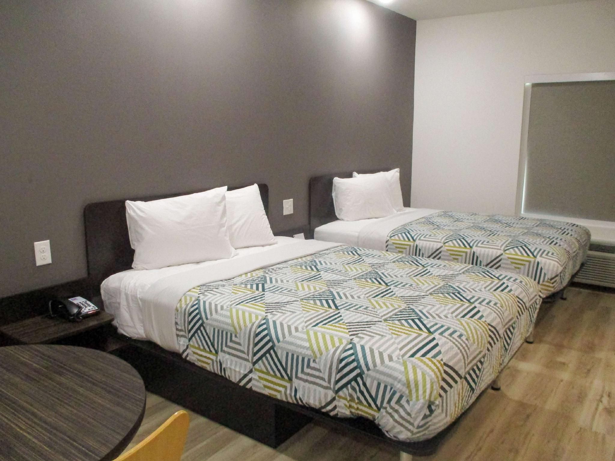 2 Queen Beds | Mobility Accessible Tub Nsmk