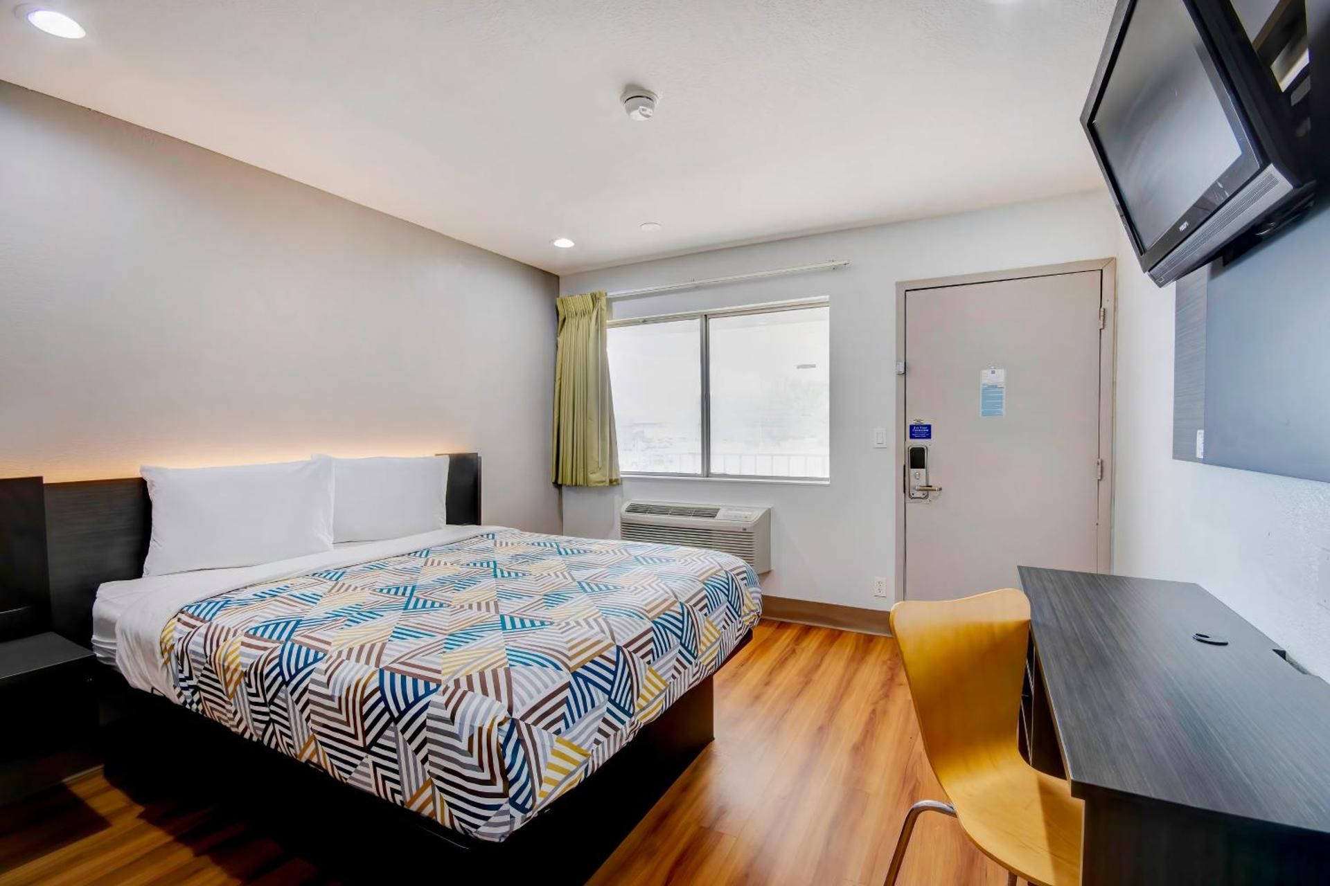 Standard Room with– One Full Bed (Handicapped Accessible)