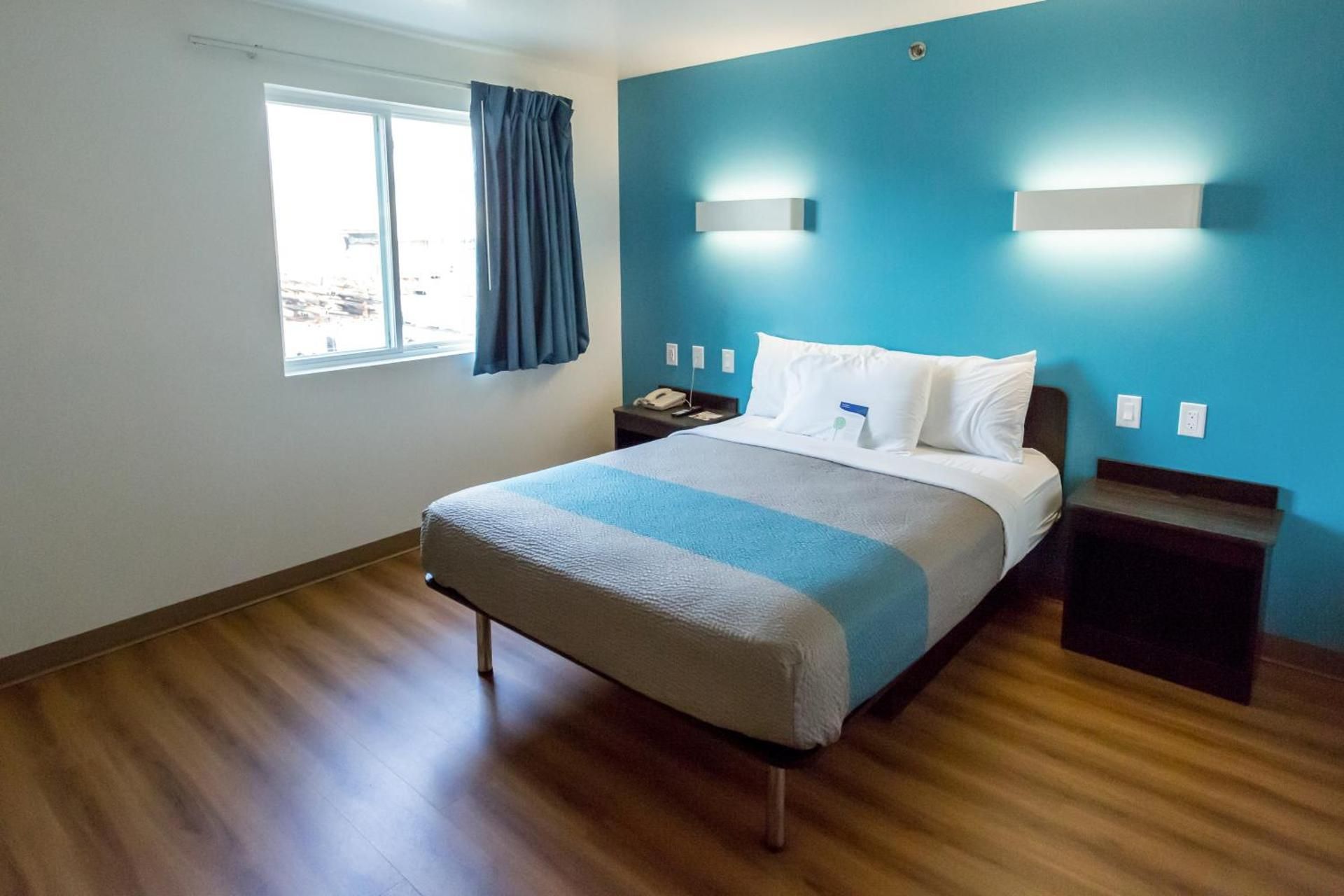 Queen Room - Disability Access - Non-Smoking