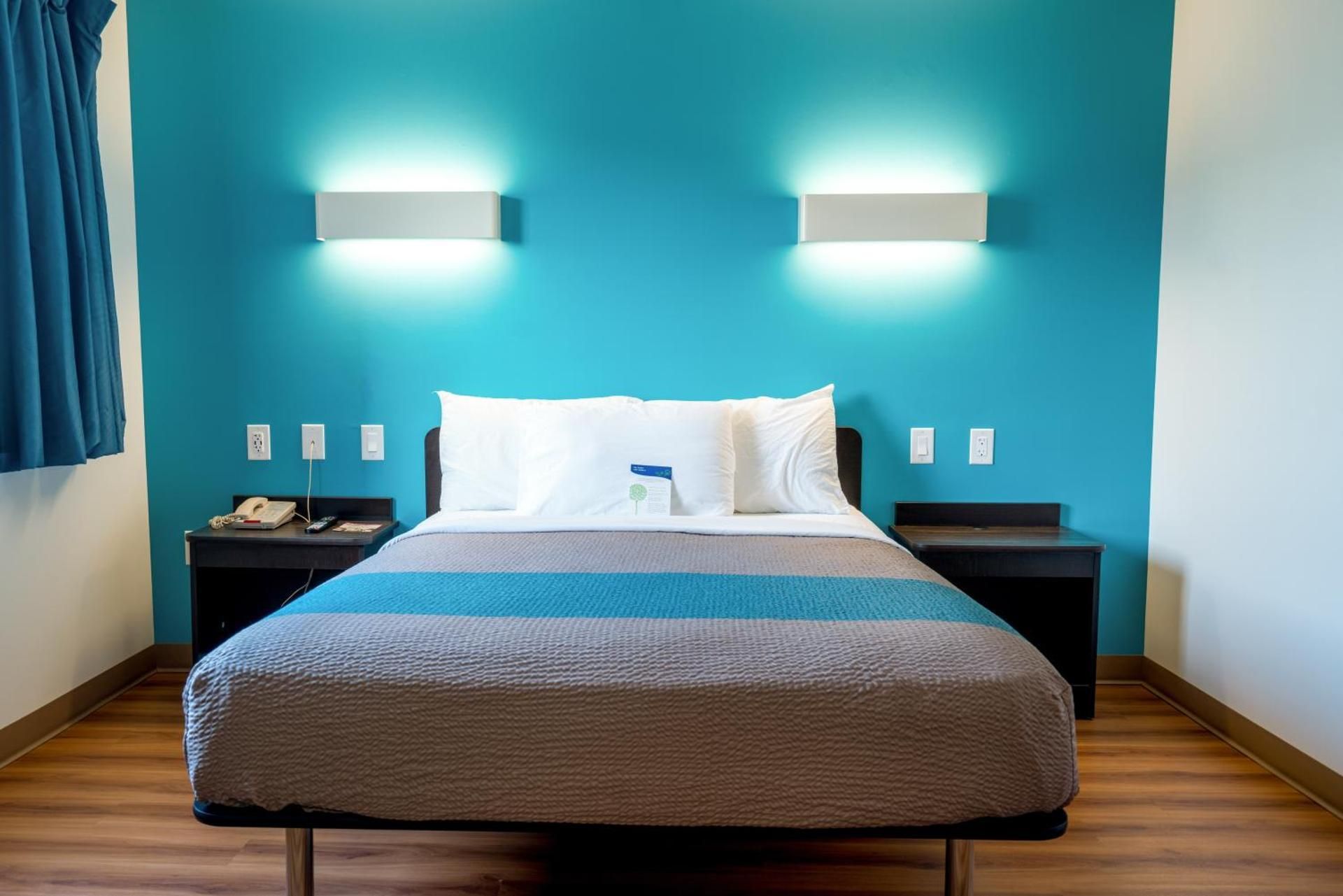 Queen Room - Disability Access - Non-Smoking