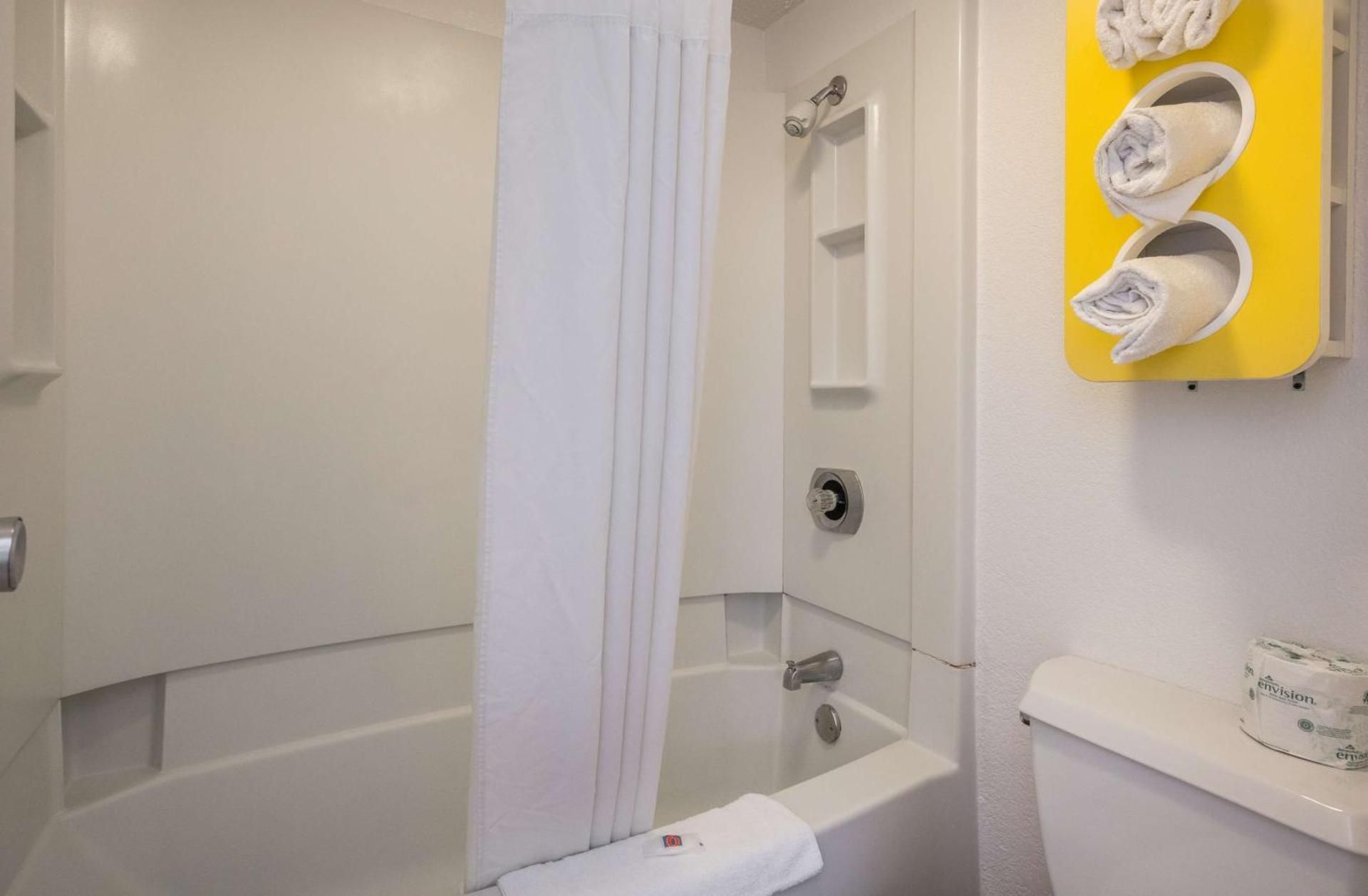 Motel 6 Prospect Heights, IL Quadruple Room - Non-Smoking 3