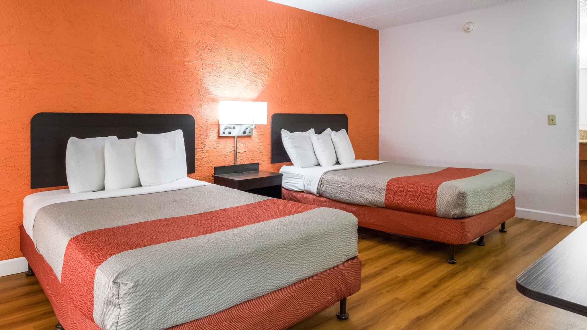 1 King Bed | Non-Smoking