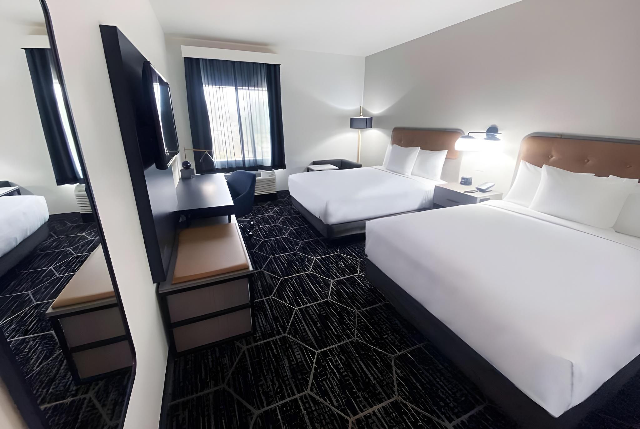 2 King Beds, Suite, Non-Smoking