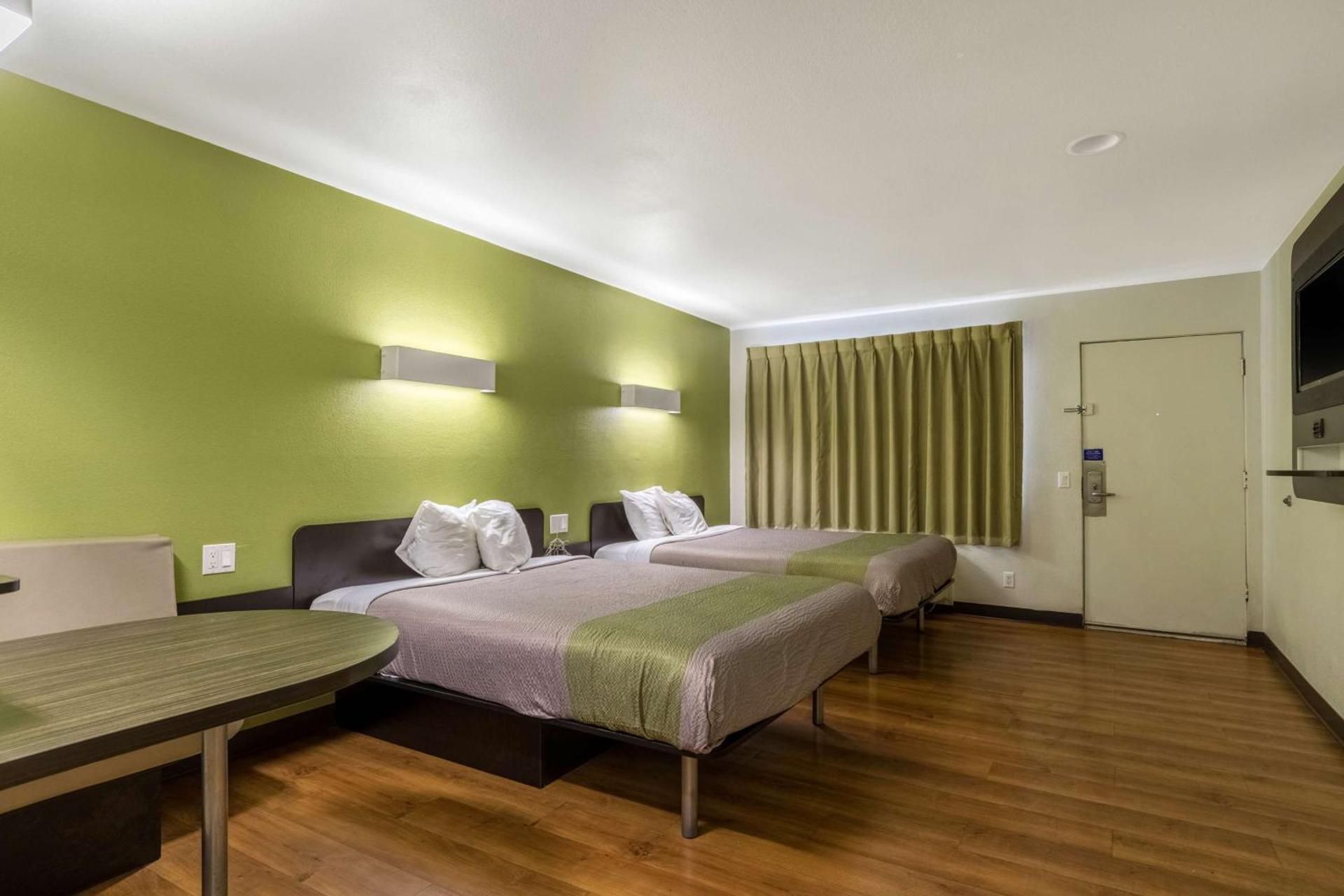 Motel 6 Redlands, CA 2 Queen Beds - Non-Smoking