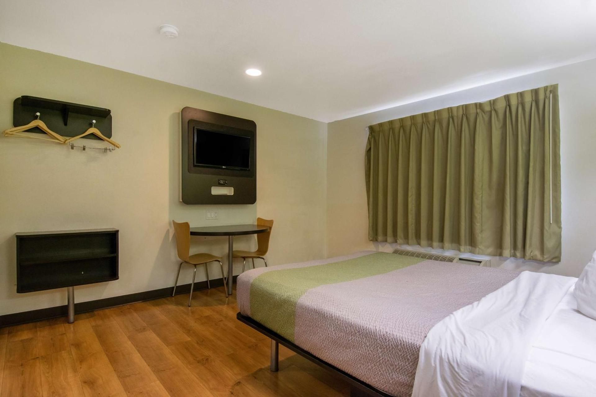 King Room - Disability Access - Non-Smoking