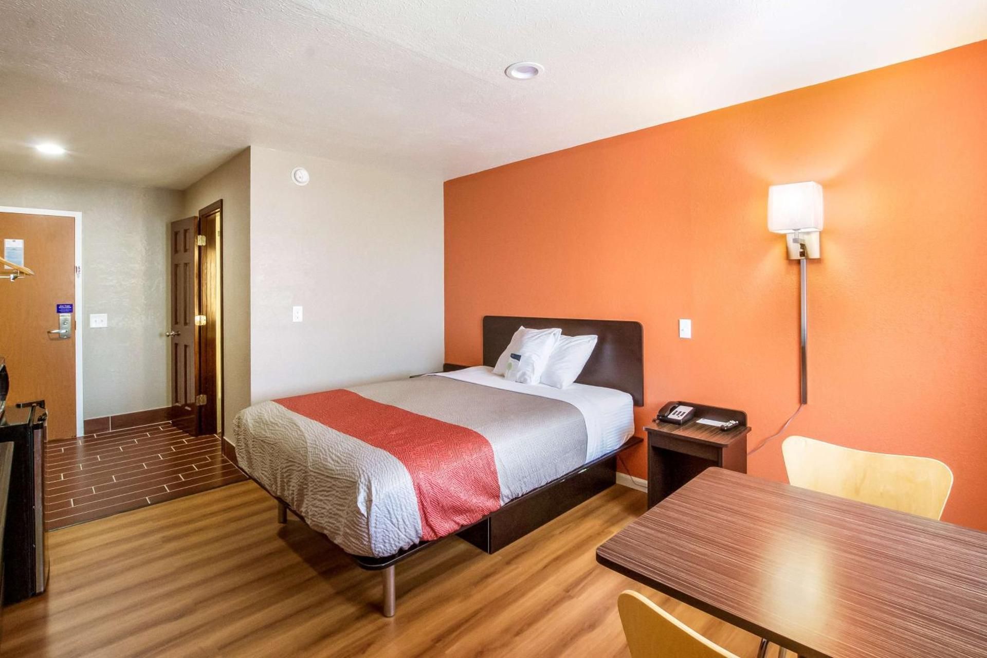 1 Queen Bed | Non-Smoking, Micfridge