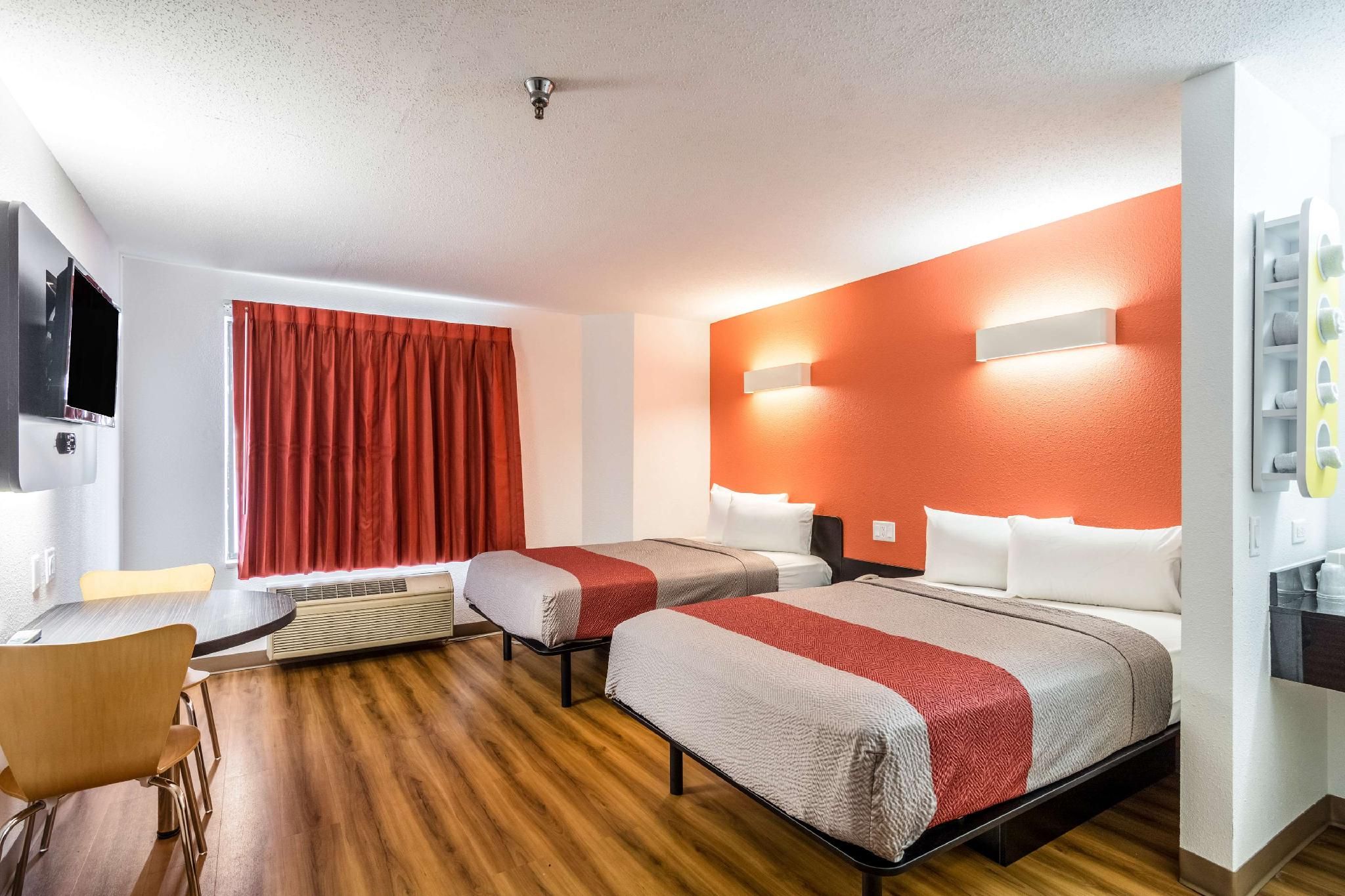2 Full Beds | Smoking