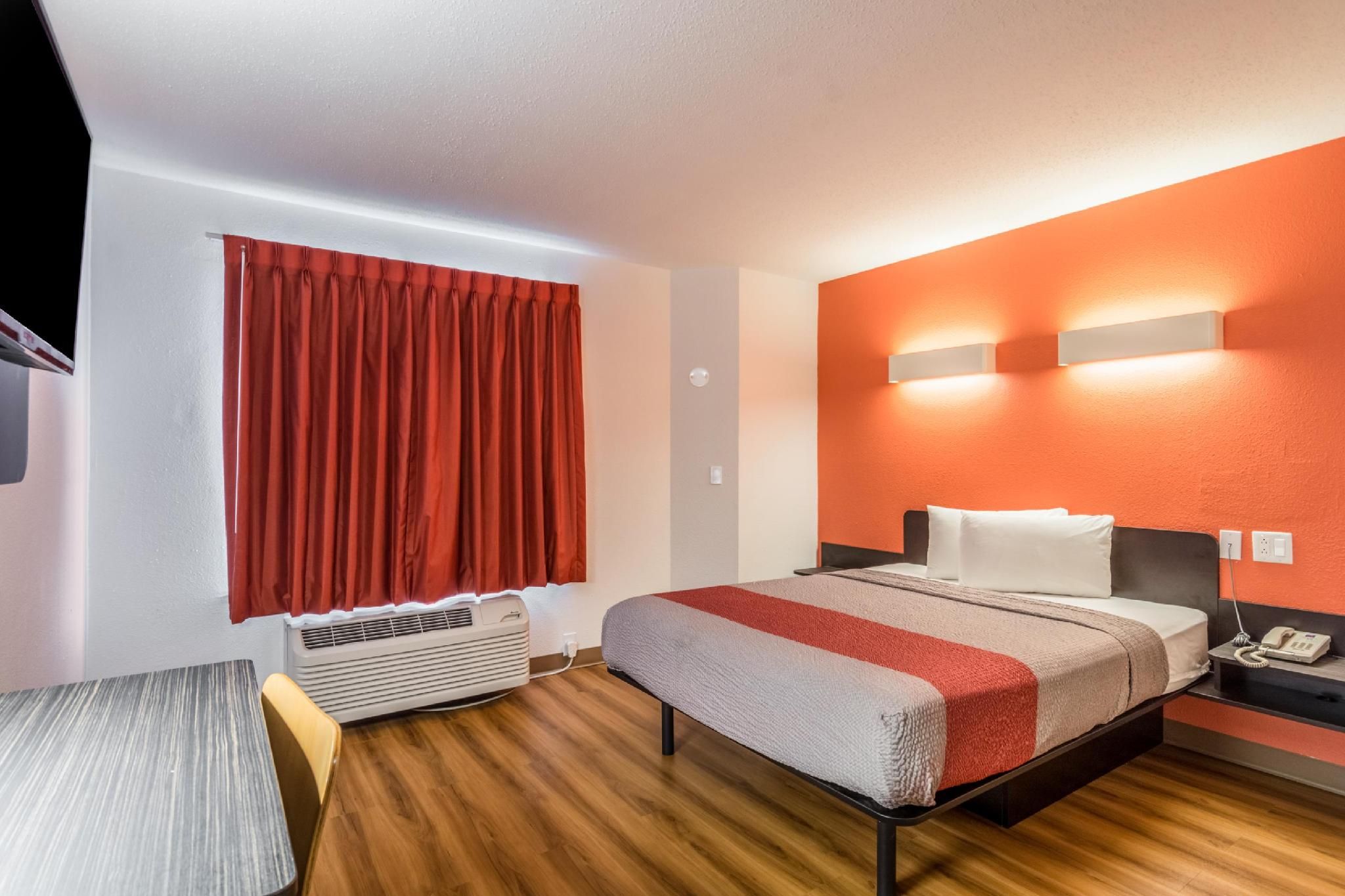 1 Queen Bed | Non-Smoking, Micfridge