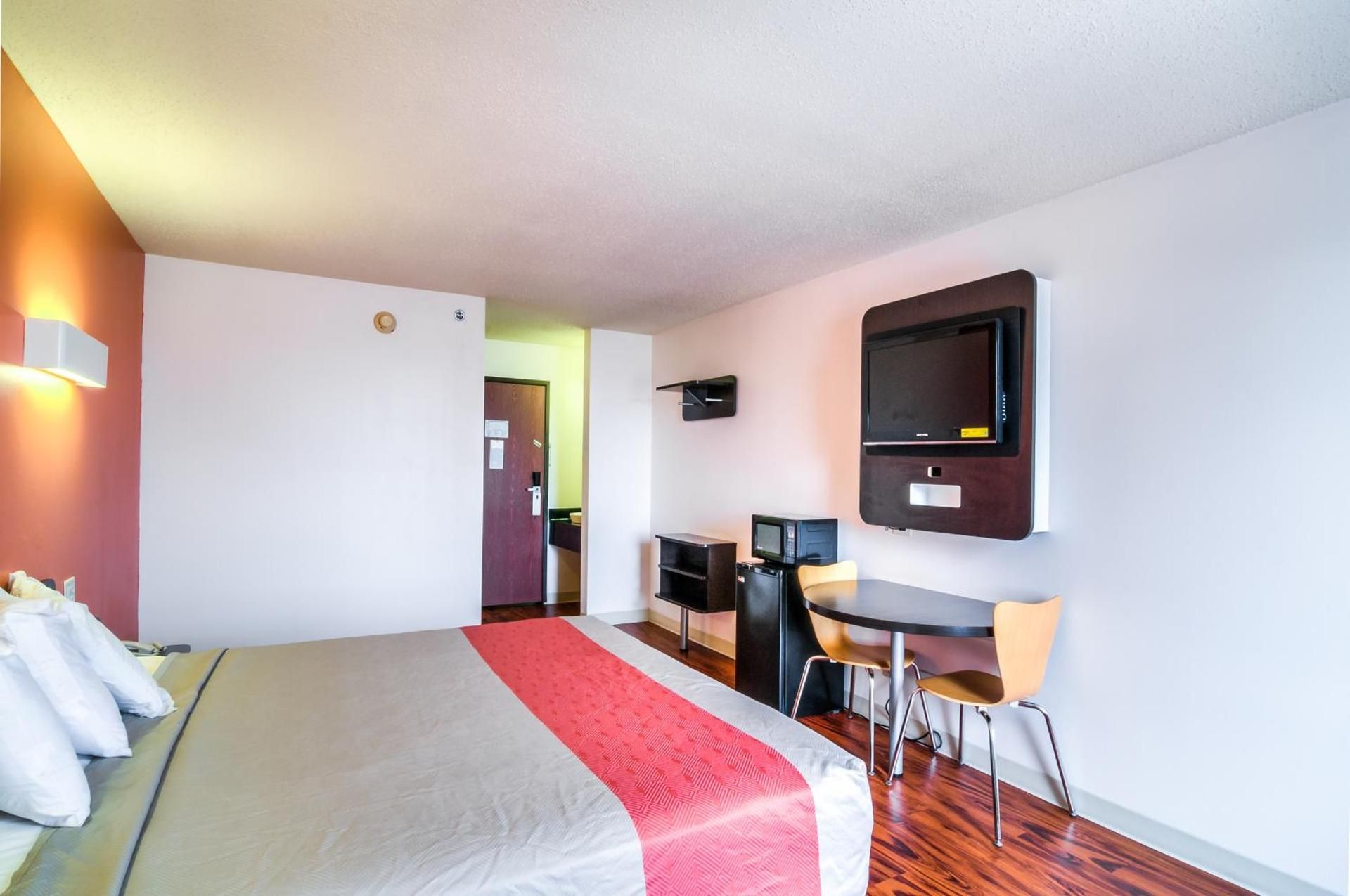 King Room - Disability Access - Non-Smoking