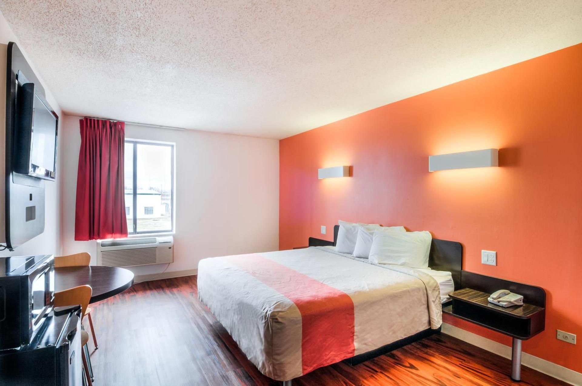 King Room - Disability Access - Non-Smoking