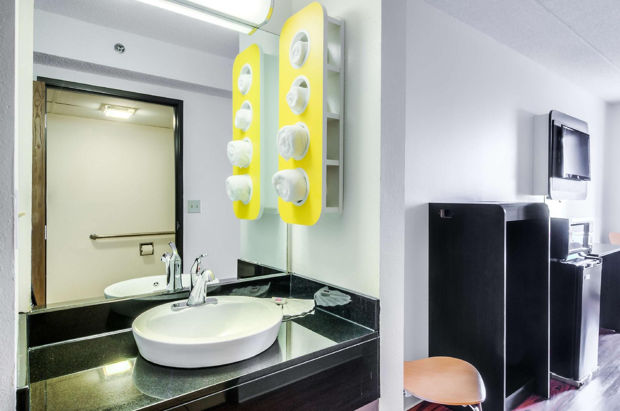 1 King Bed | Suite, Non-Smoking