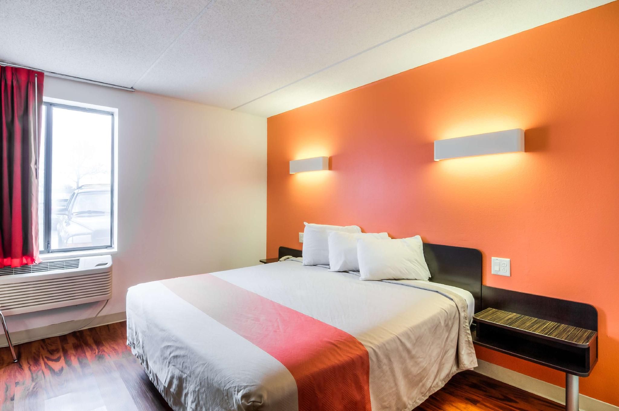 1 KING BED | SUITE, SMOKING