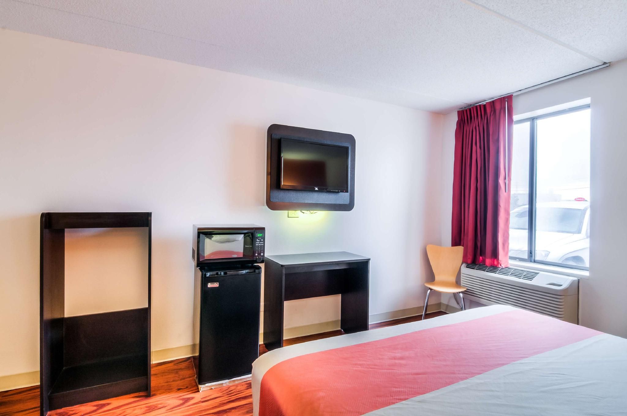 1 KING BED | ACCESSIBLE, NON-SMOKING