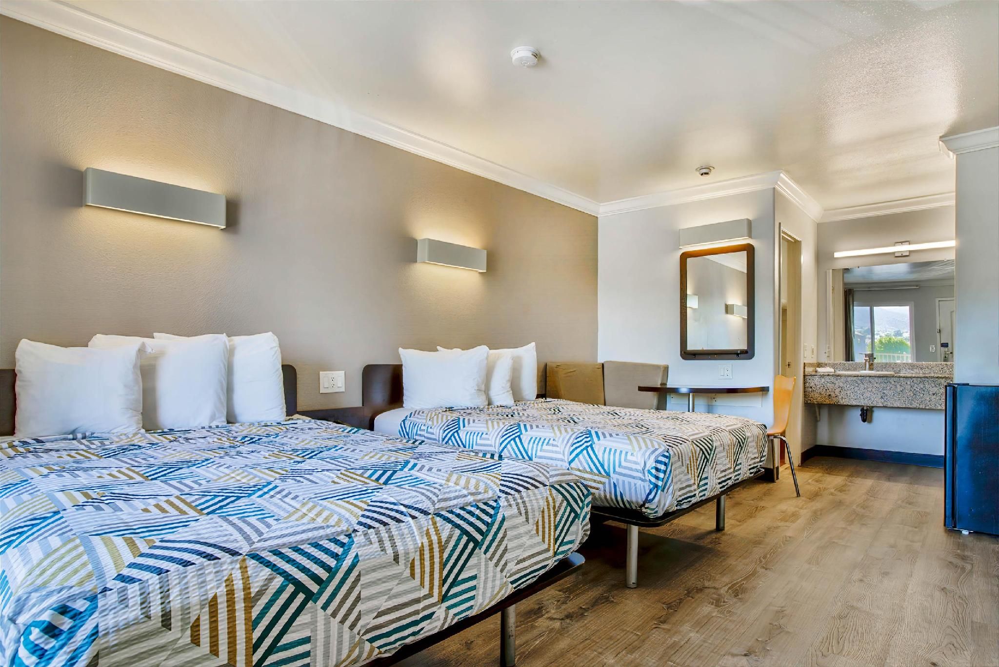 2 Queen Beds | Non-Smoking
