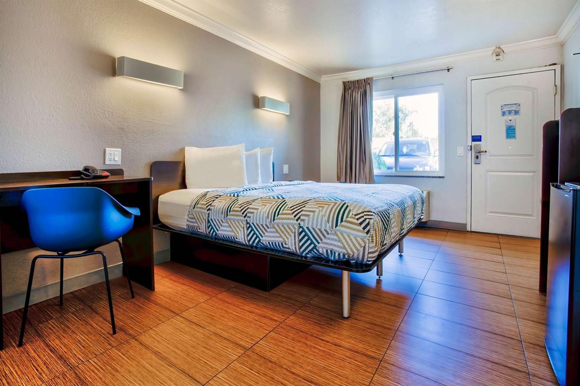 King Room - Non-Smoking