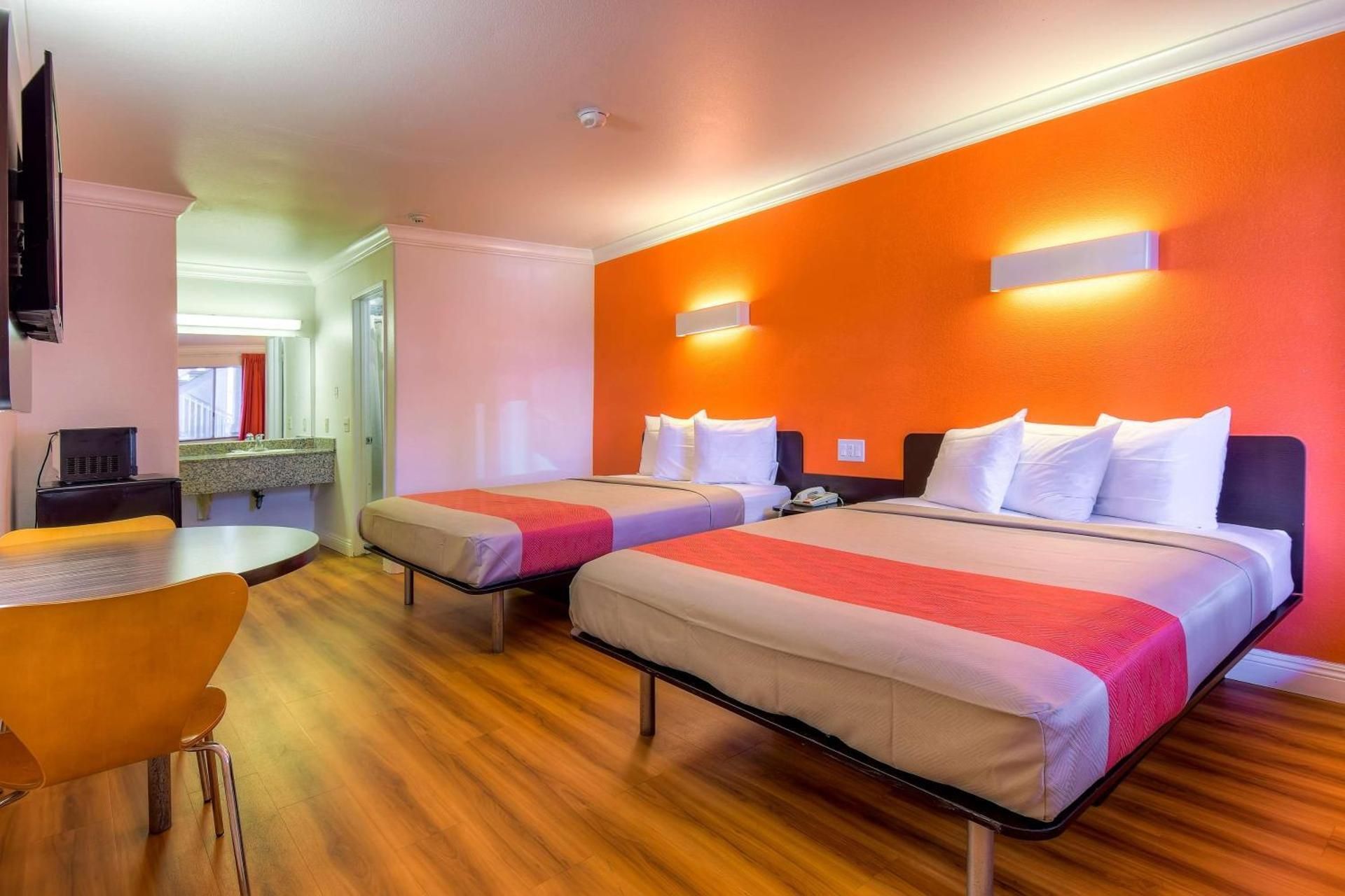 2 Queen Beds | Non-Smoking