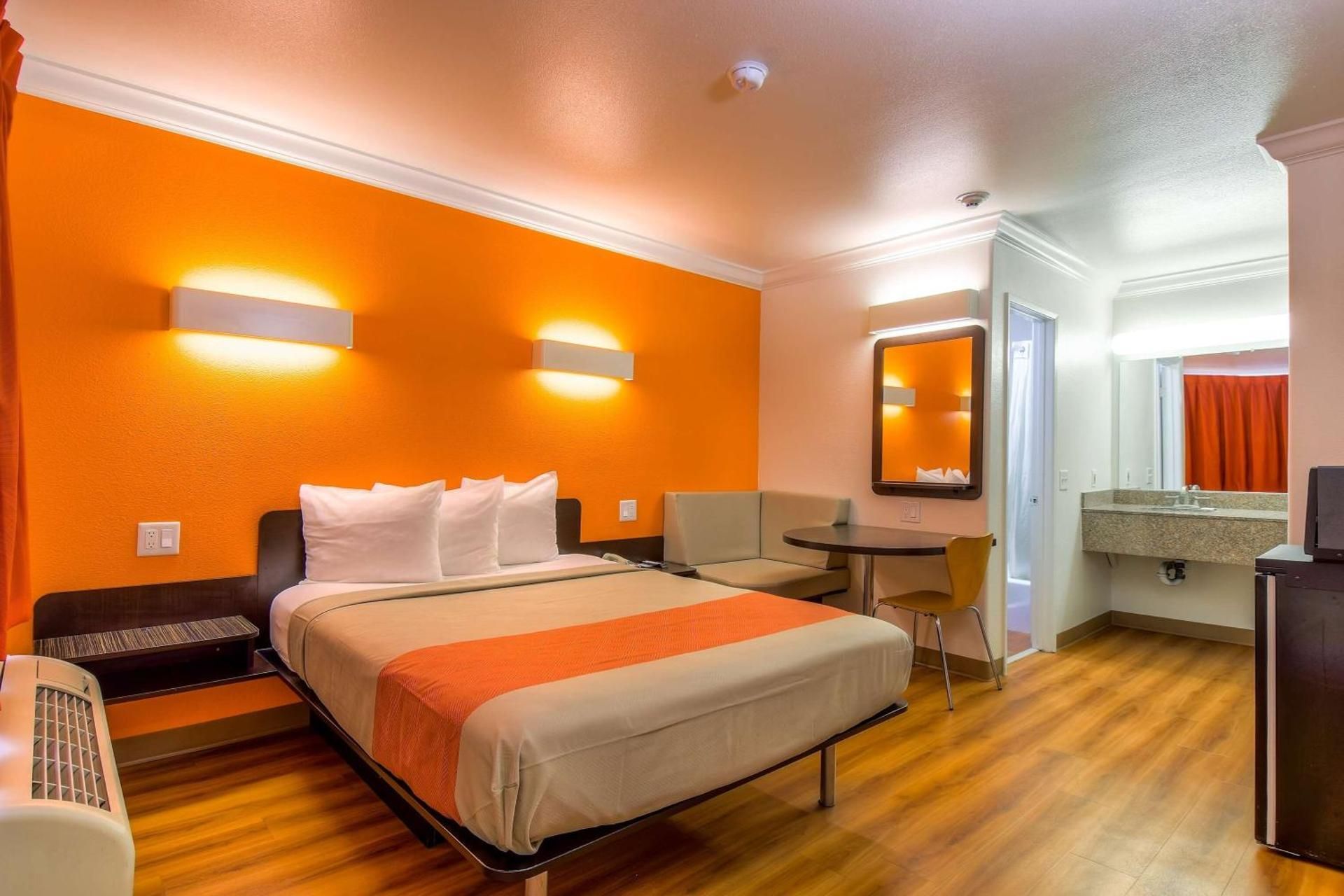 King Room - Disability Access - Non-Smoking