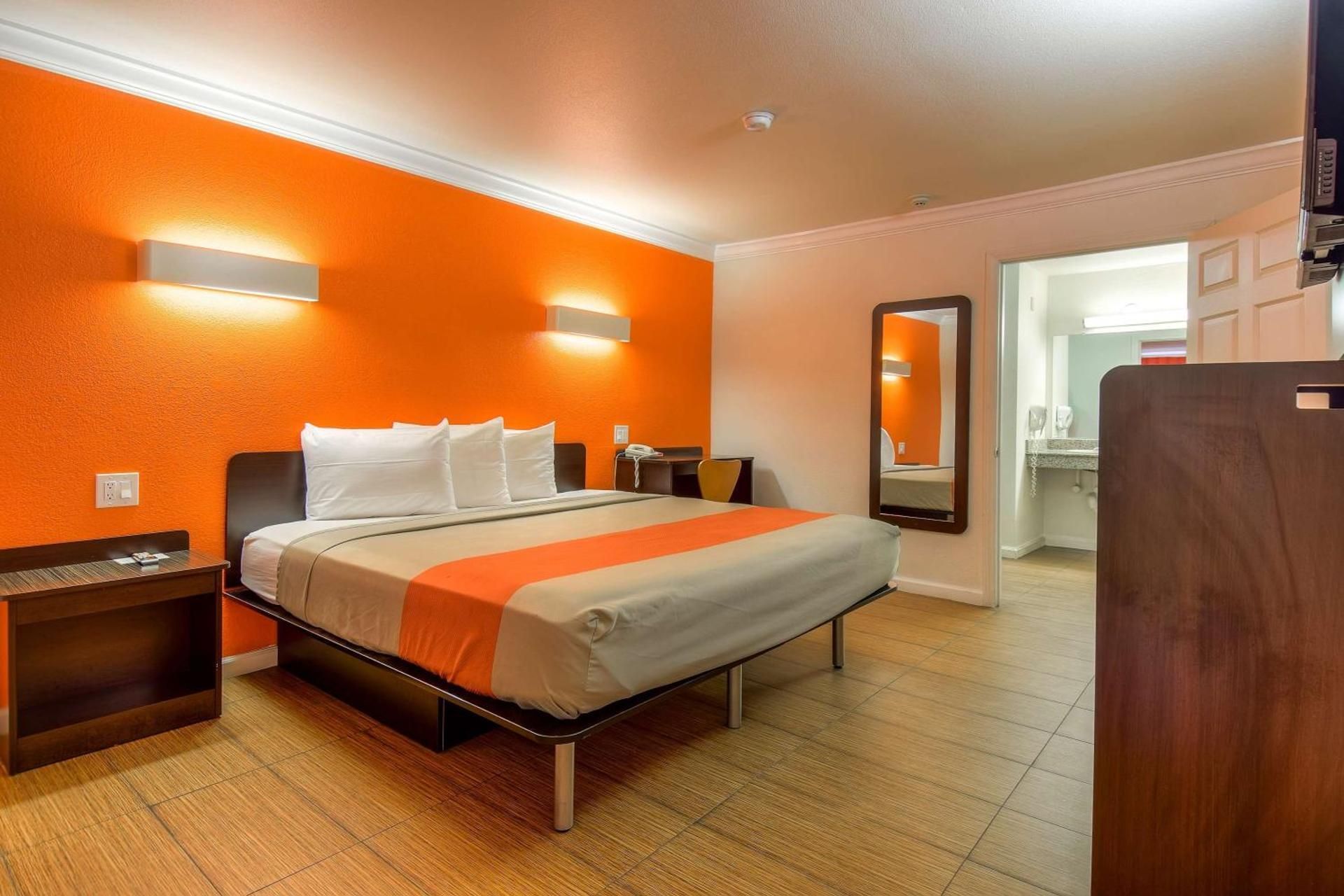 King Room - Disability Access - Non-Smoking