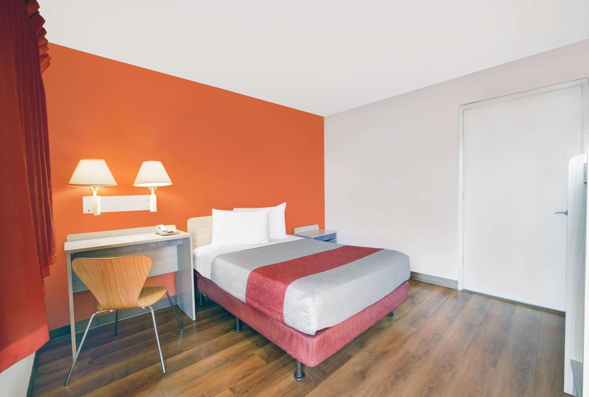 Motel 6 Troutdale, OR - Portland East 1 Queen Bed