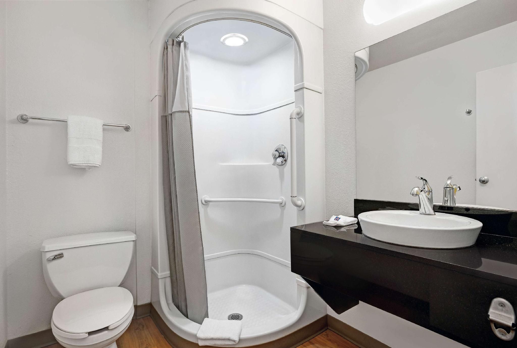 Motel 6 Troutdale, OR - Portland East 1 Queen Bed 3