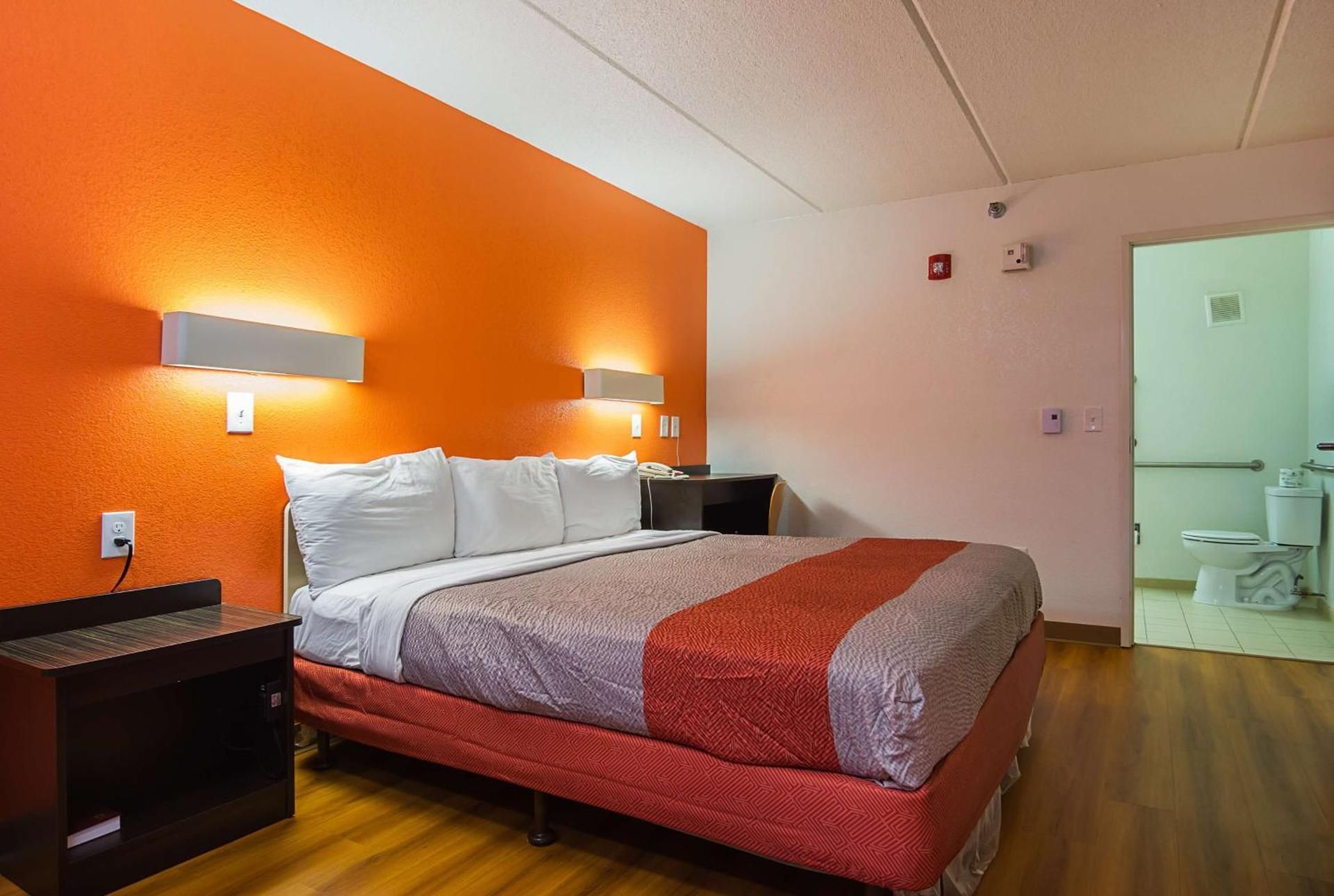 Double Room - Disability Access - Roll In Shower