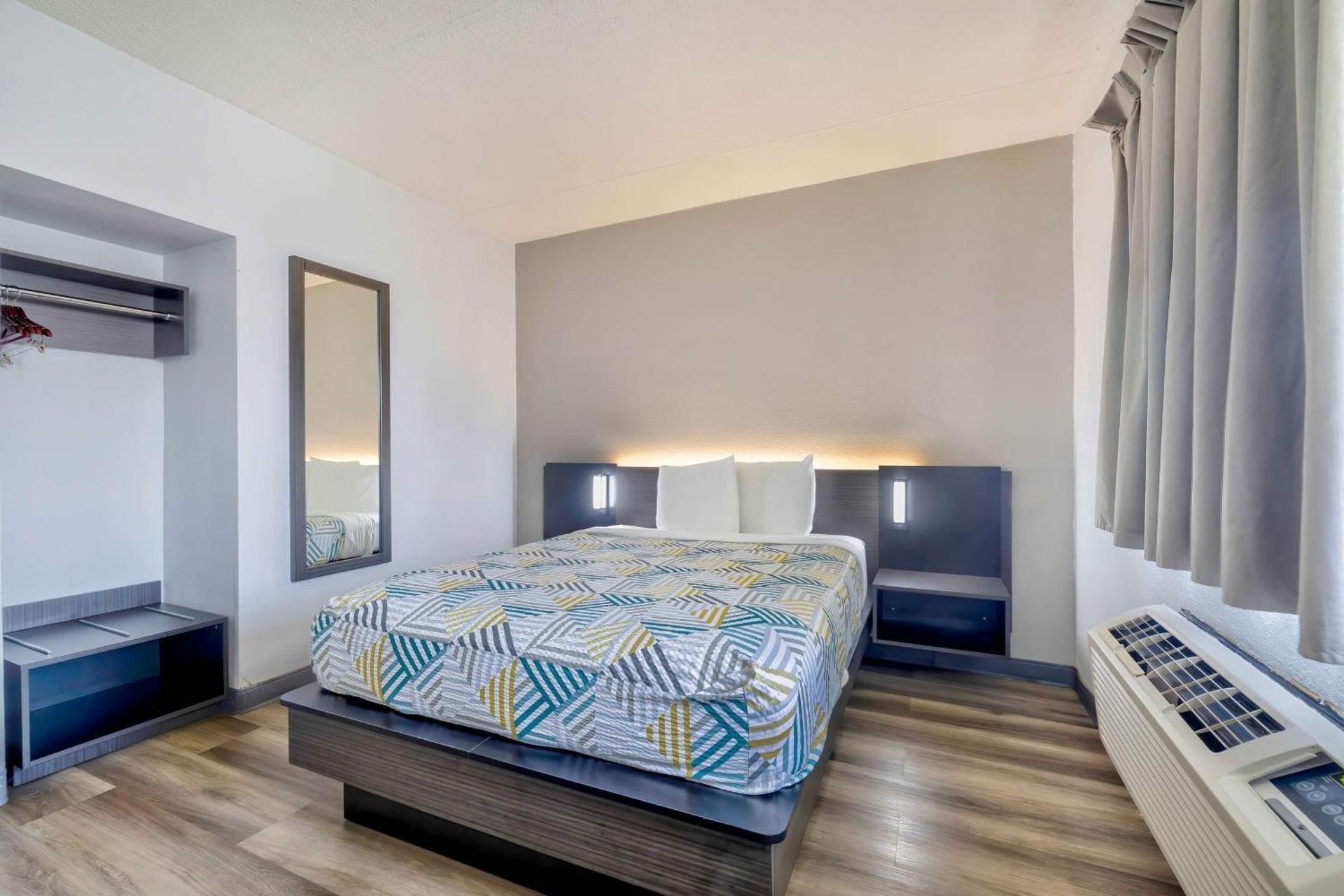 Motel 6 Villa Park, IL - Chicago West Queen Room