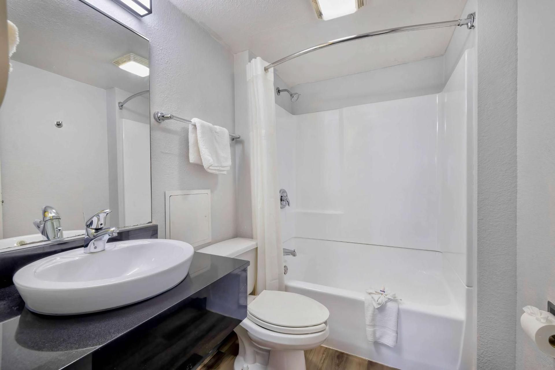 Motel 6 Villa Park, IL - Chicago West Queen Room 3