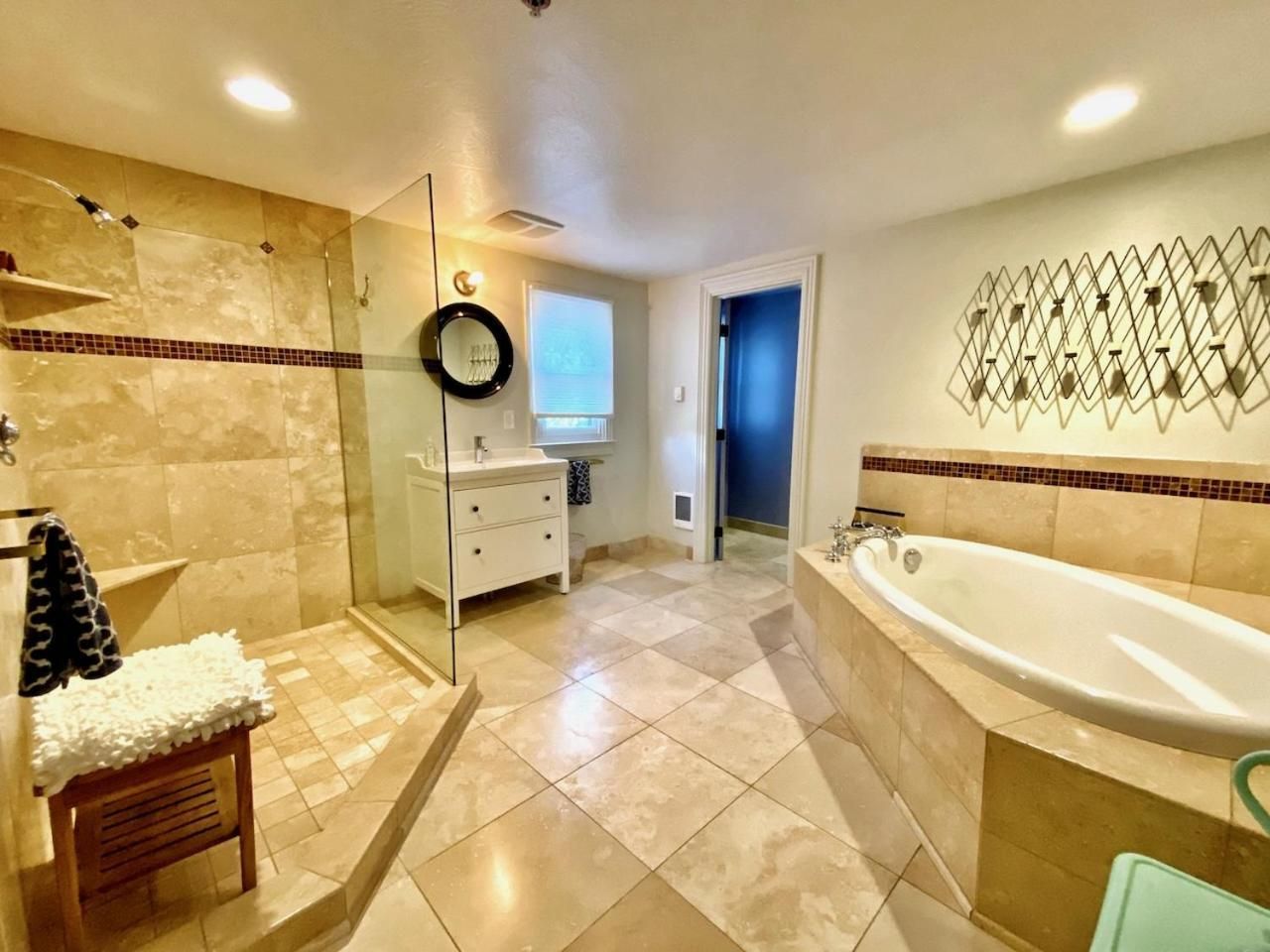 Deluxe Suite with Spa Bath