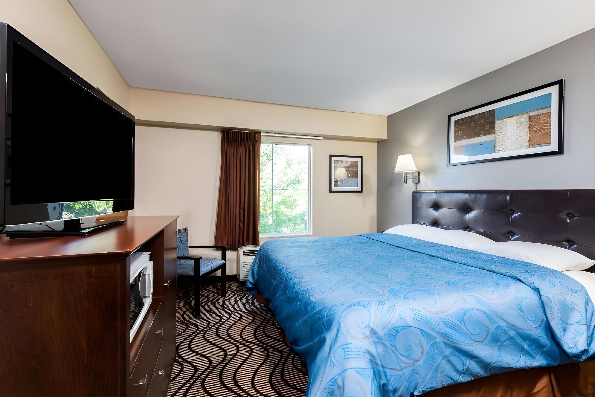 1 King Bed, Suite, Non-Smoking