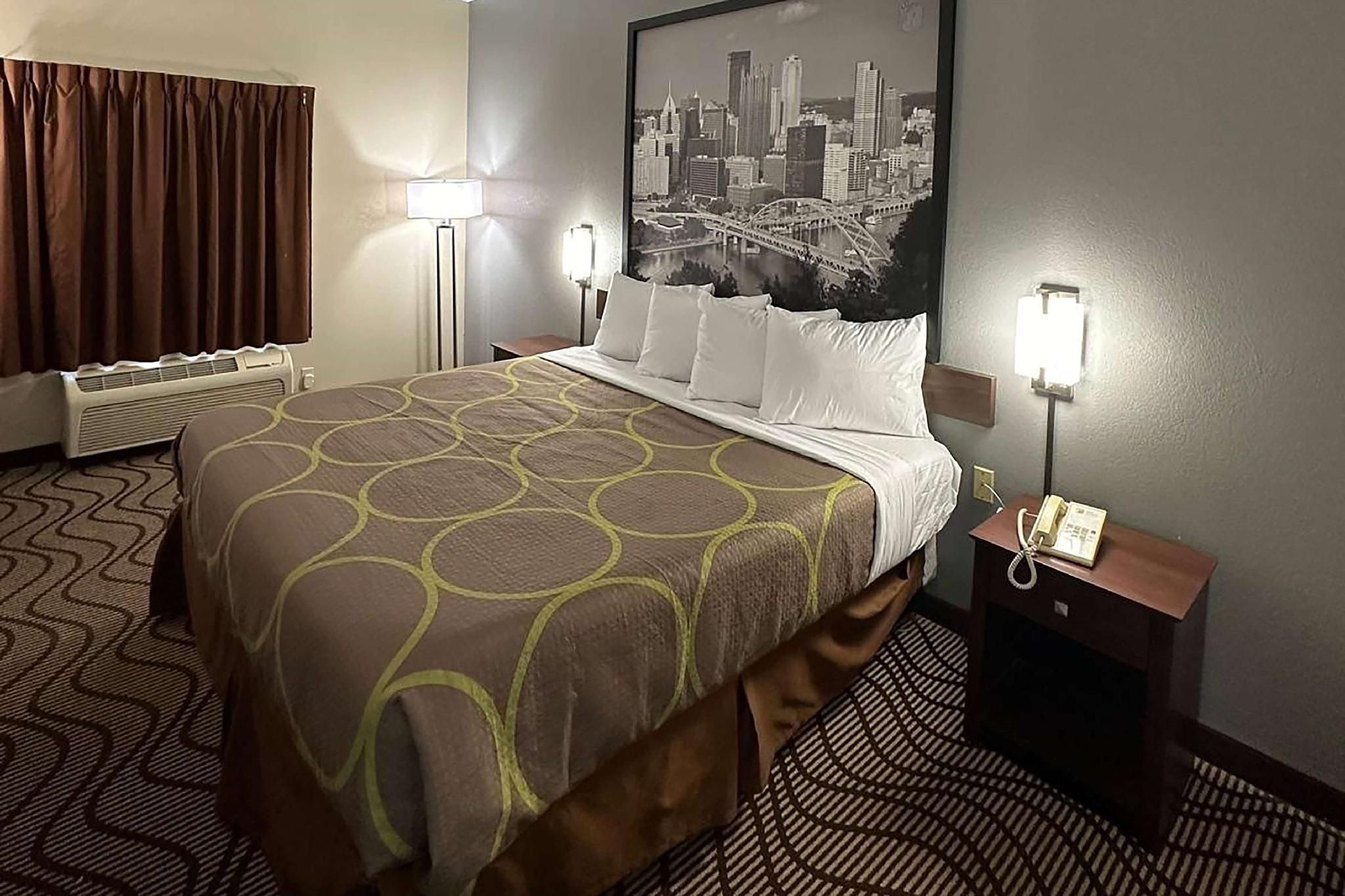 1 King Bed, Non-Smoking