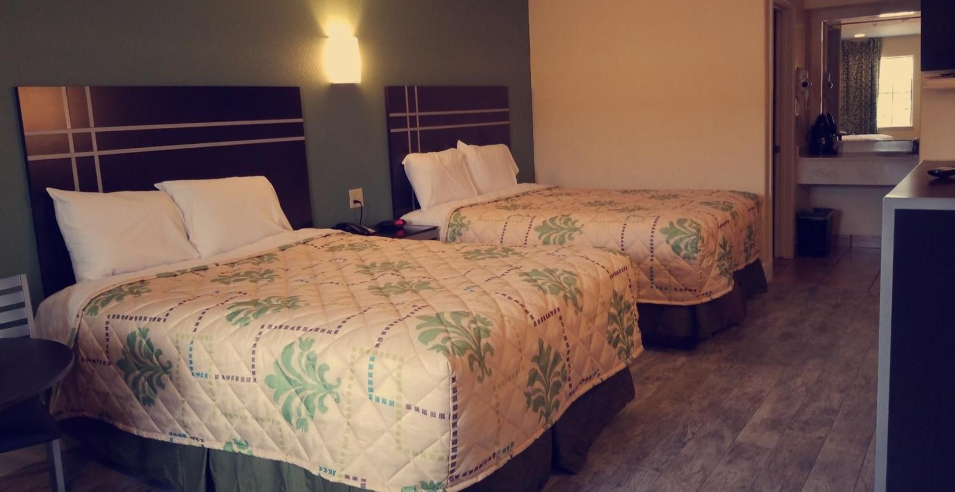 Queen Room with Two Queen Beds - Smoking