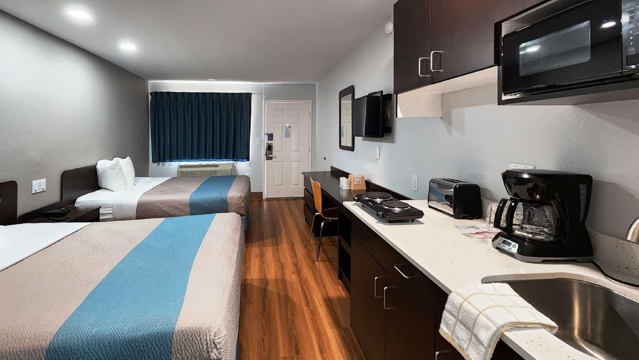 2 QBs | Mobil Access Tub Nsmk Kitchen