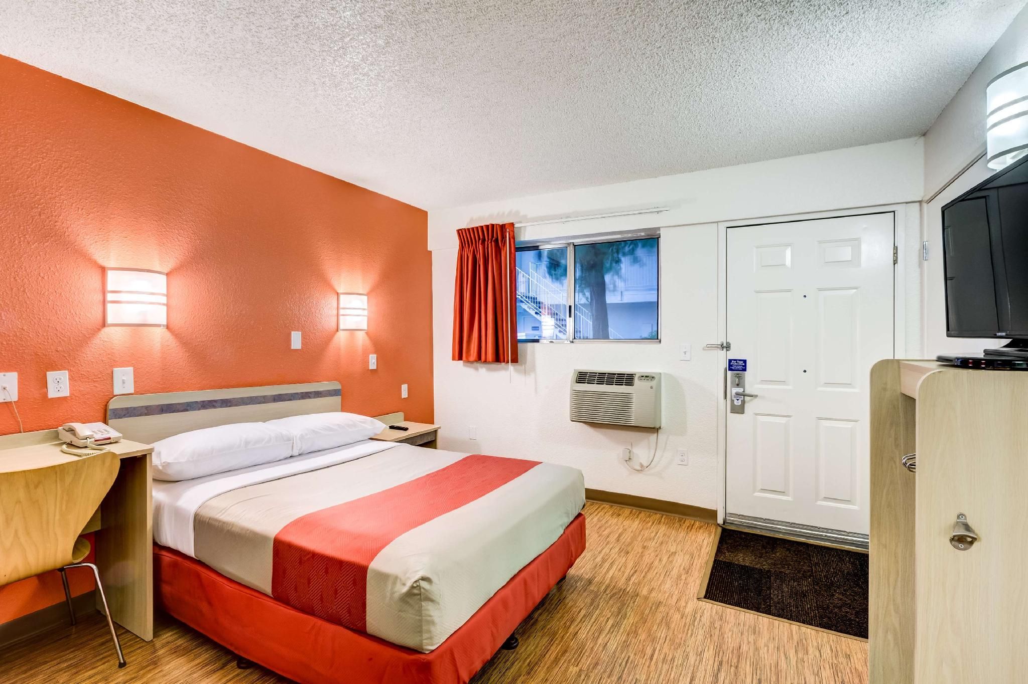 1 Full Bed | ADA/Tub
