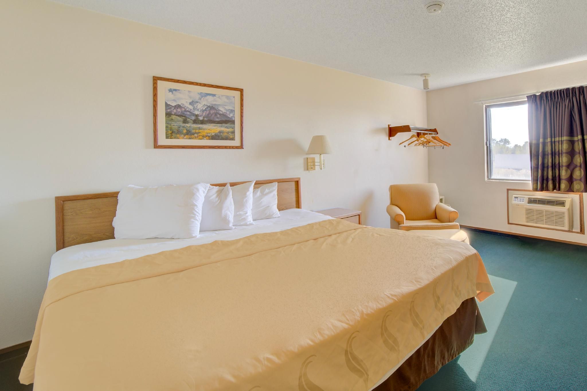 Capital O Amerihost Inn and Suites Kingdom City Hwy 54 MO King Bed Non-Smoking