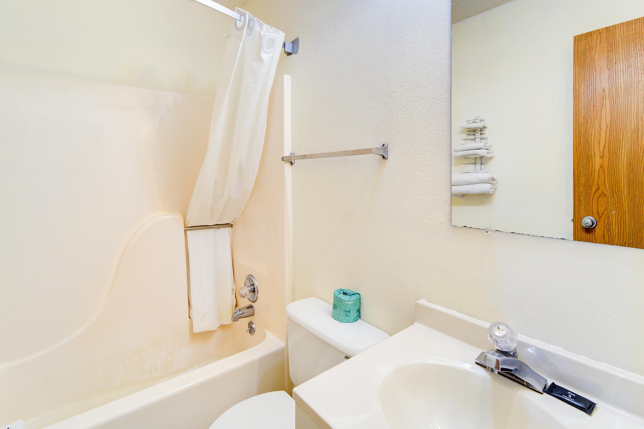 Capital O Amerihost Inn and Suites Kingdom City Hwy 54 MO King Bed Non-Smoking 3