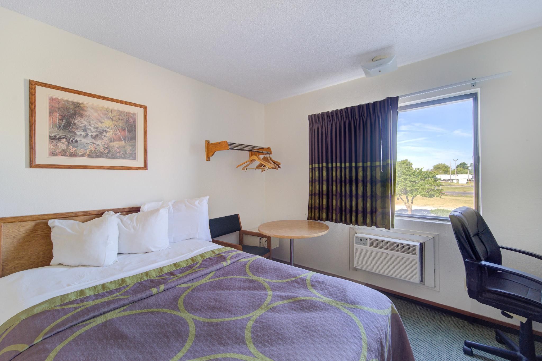 2 Double Beds Smoking