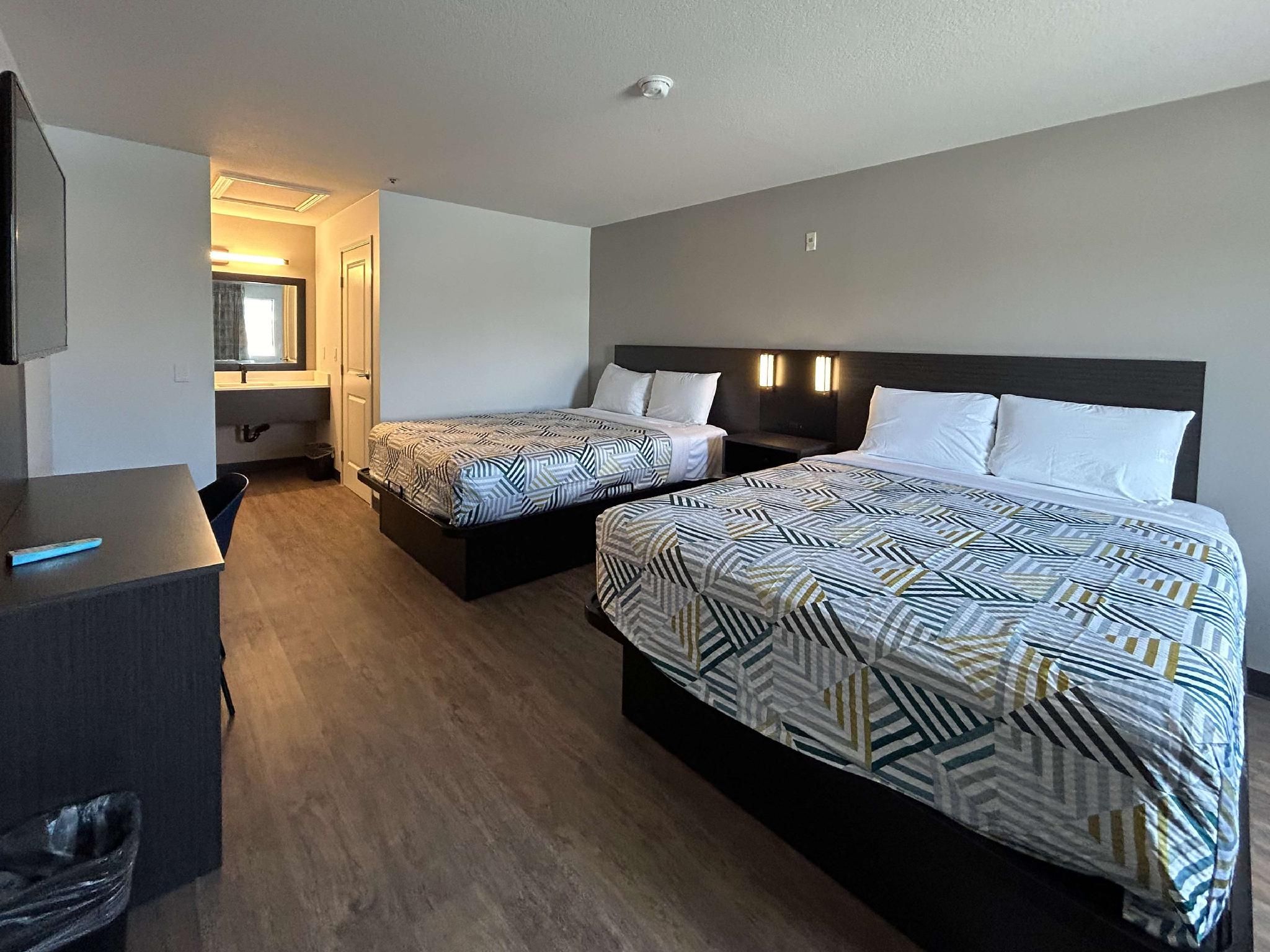 2 Queen Beds | Non-Smoking